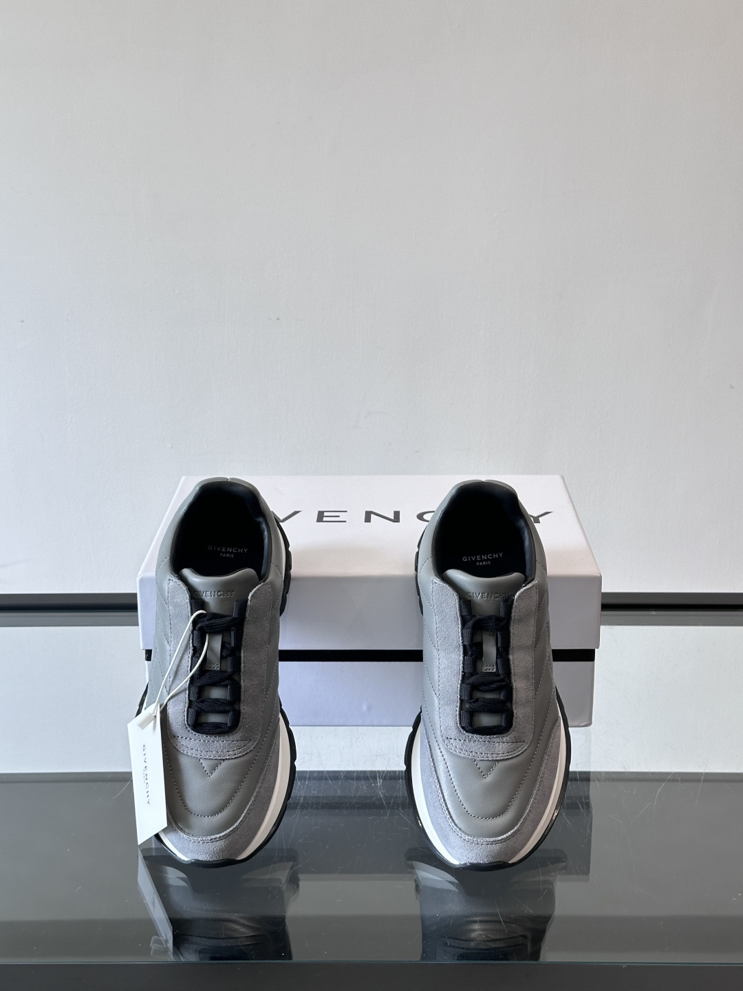 GIVENCH*纪梵希全新系列男鞋通体牛皮设计 易打理✅鞋带才用弹力设计 易穿着✅脚感好✅ 超轻盈✅包裹