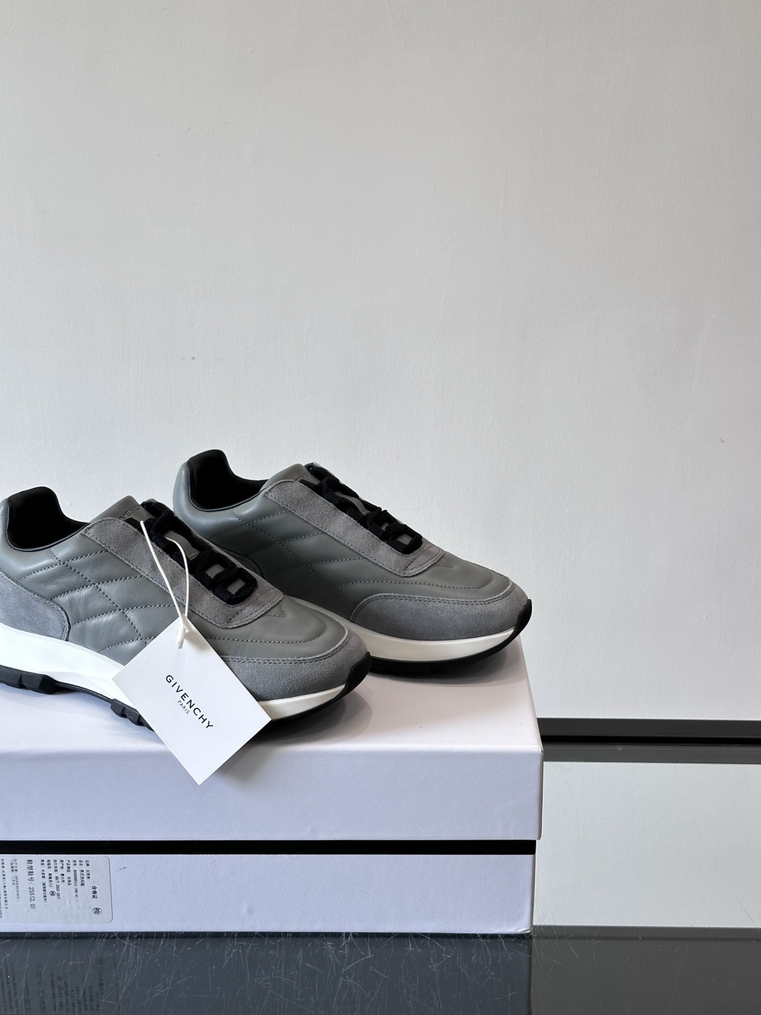 GIVENCH*纪梵希全新系列男鞋通体牛皮设计 易打理✅鞋带才用弹力设计 易穿着✅脚感好✅ 超轻盈✅包裹