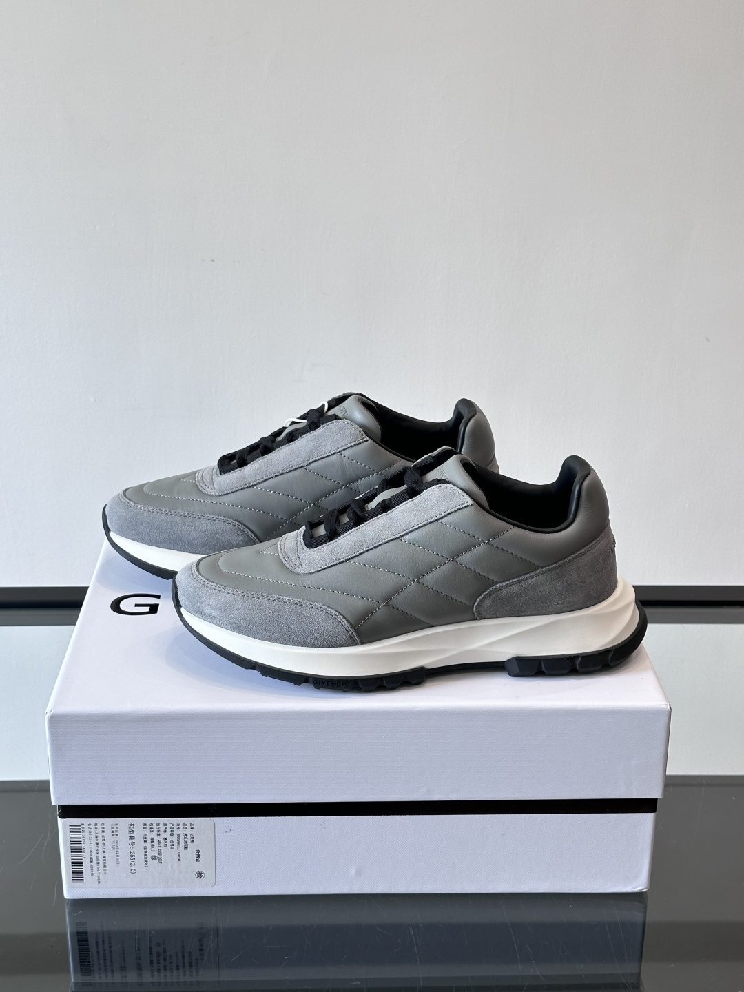 GIVENCH*纪梵希全新系列男鞋通体牛皮设计 易打理✅鞋带才用弹力设计 易穿着✅脚感好✅ 超轻盈✅包裹