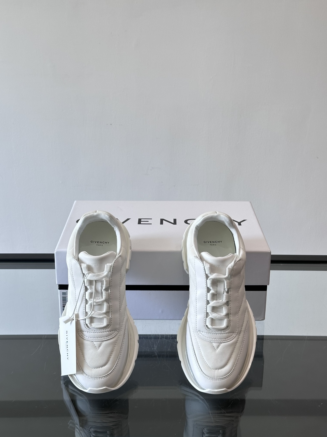 Givenchy/纪梵希 Trainers 系列男士拼接运动鞋官网同步新款，原版购入开发，这款运动鞋采用