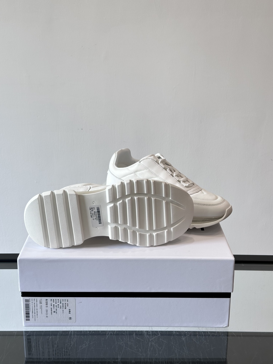 Givenchy/纪梵希 Trainers 系列男士拼接运动鞋官网同步新款，原版购入开发，这款运动鞋采用