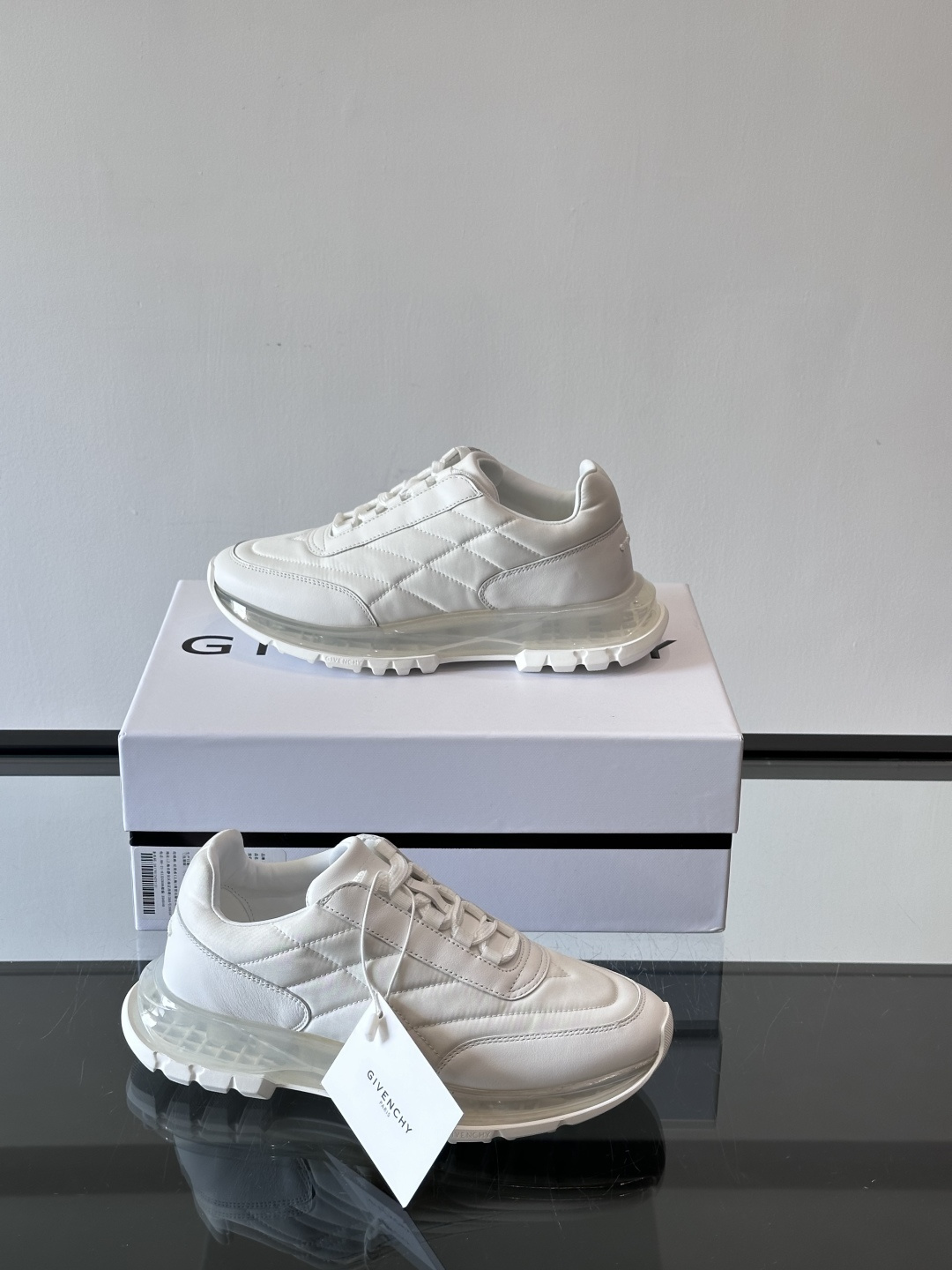 Givenchy/纪梵希 Trainers 系列男士拼接运动鞋官网同步新款，原版购入开发，这款运动鞋采用