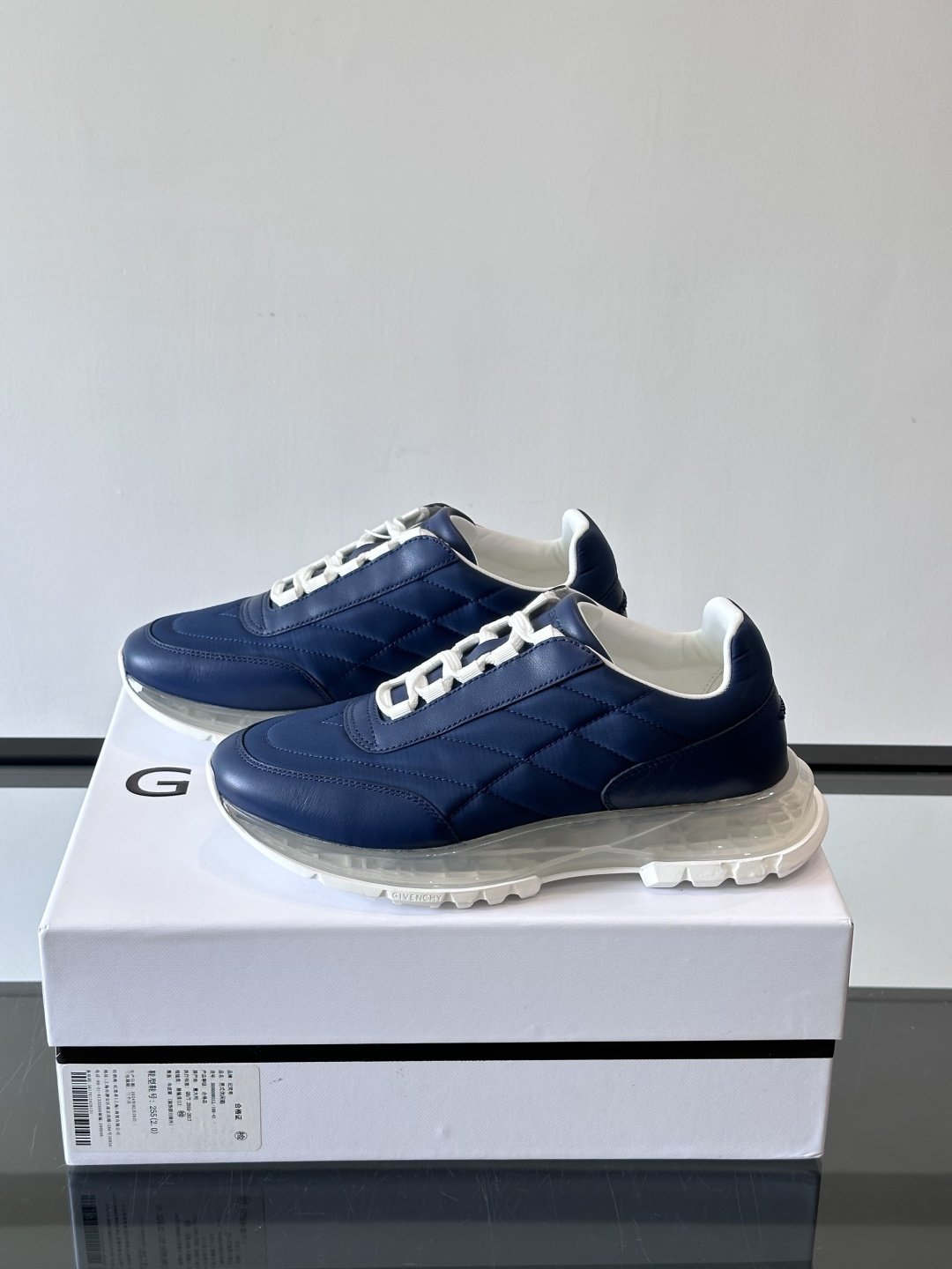 Givenchy/纪梵希 Trainers 系列男士拼接运动鞋官网同步新款，原版购入开发，这款运动鞋采用