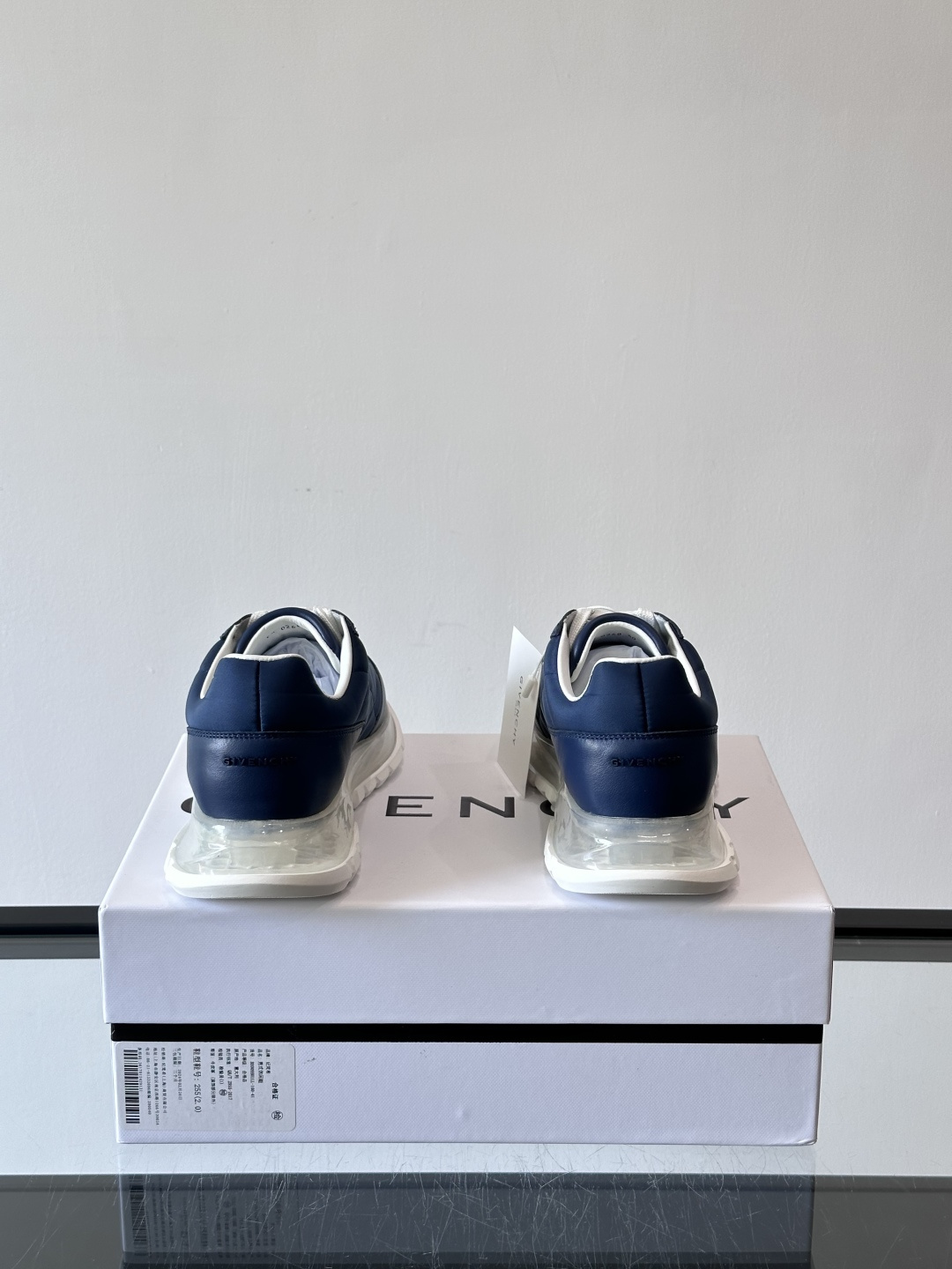 Givenchy/纪梵希 Trainers 系列男士拼接运动鞋官网同步新款，原版购入开发，这款运动鞋采用