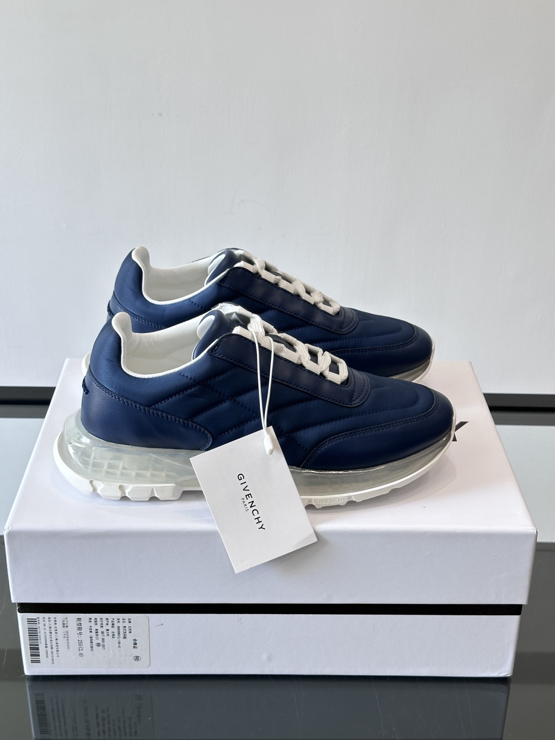 Givenchy/纪梵希 Trainers 系列男士拼接运动鞋官网同步新款，原版购入开发，这款运动鞋采用