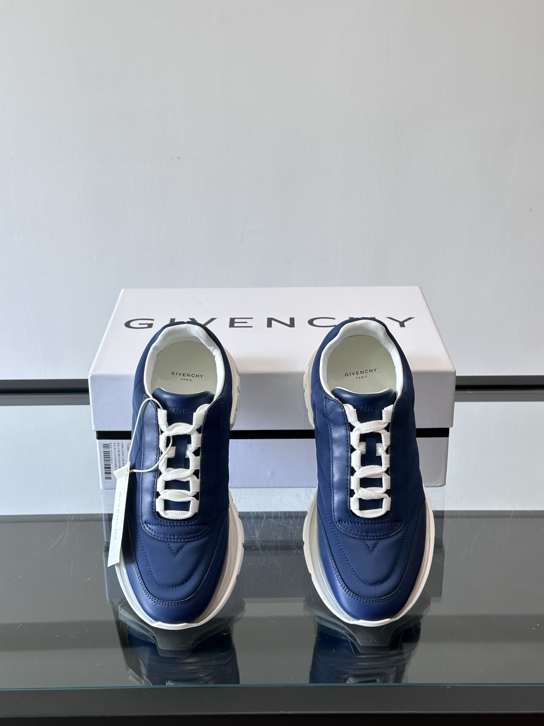 Givenchy/纪梵希 Trainers 系列男士拼接运动鞋官网同步新款，原版购入开发，这款运动鞋采用