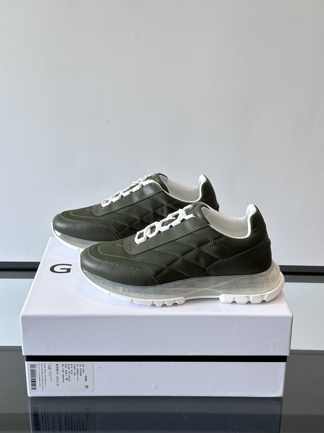 Givenchy/纪梵希 Trainers 系列男士拼接运动鞋官网同步新款，原版购入开发，这款运动鞋采用