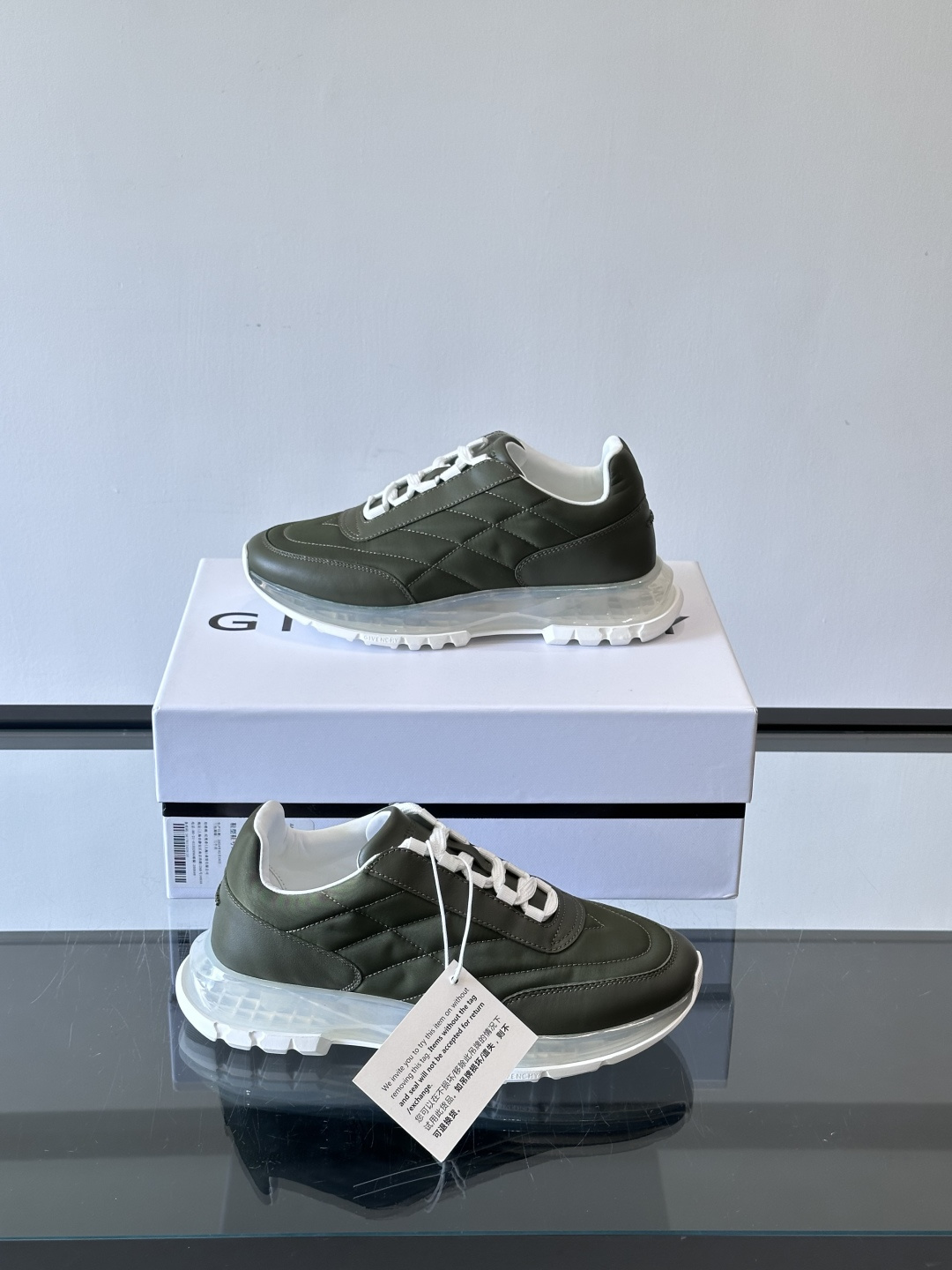 Givenchy/纪梵希 Trainers 系列男士拼接运动鞋官网同步新款，原版购入开发，这款运动鞋采用