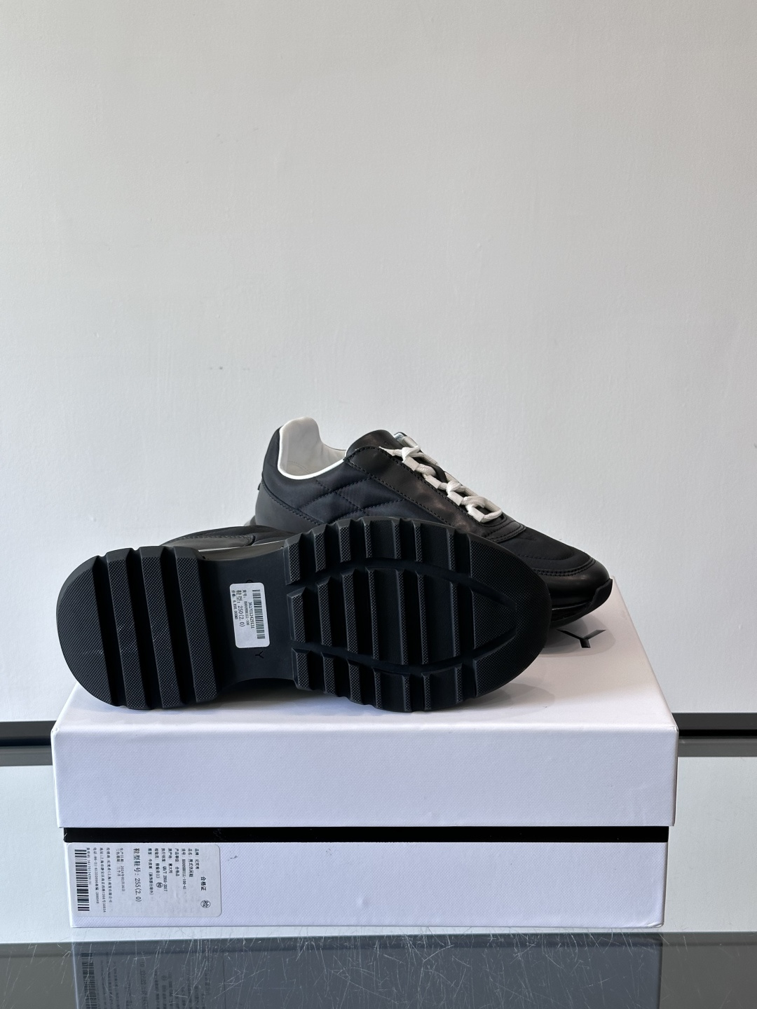 Givenchy/纪梵希 Trainers 系列男士拼接运动鞋官网同步新款，原版购入开发，这款运动鞋采用