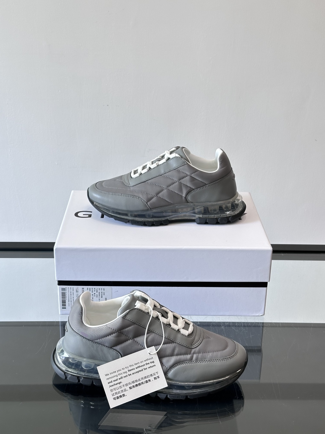 Givenchy/纪梵希 Trainers 系列男士拼接运动鞋官网同步新款，原版购入开发，这款运动鞋采用