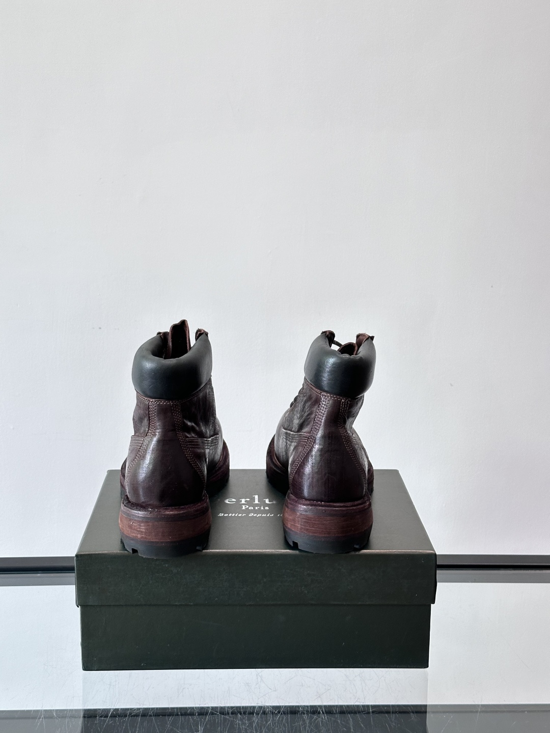 BERLUT*布鲁提 男士新款秋冬马皮系带靴这款靴子采用水洗马皮鞋面打造，鞋身手工擦色工艺处理。简约光面