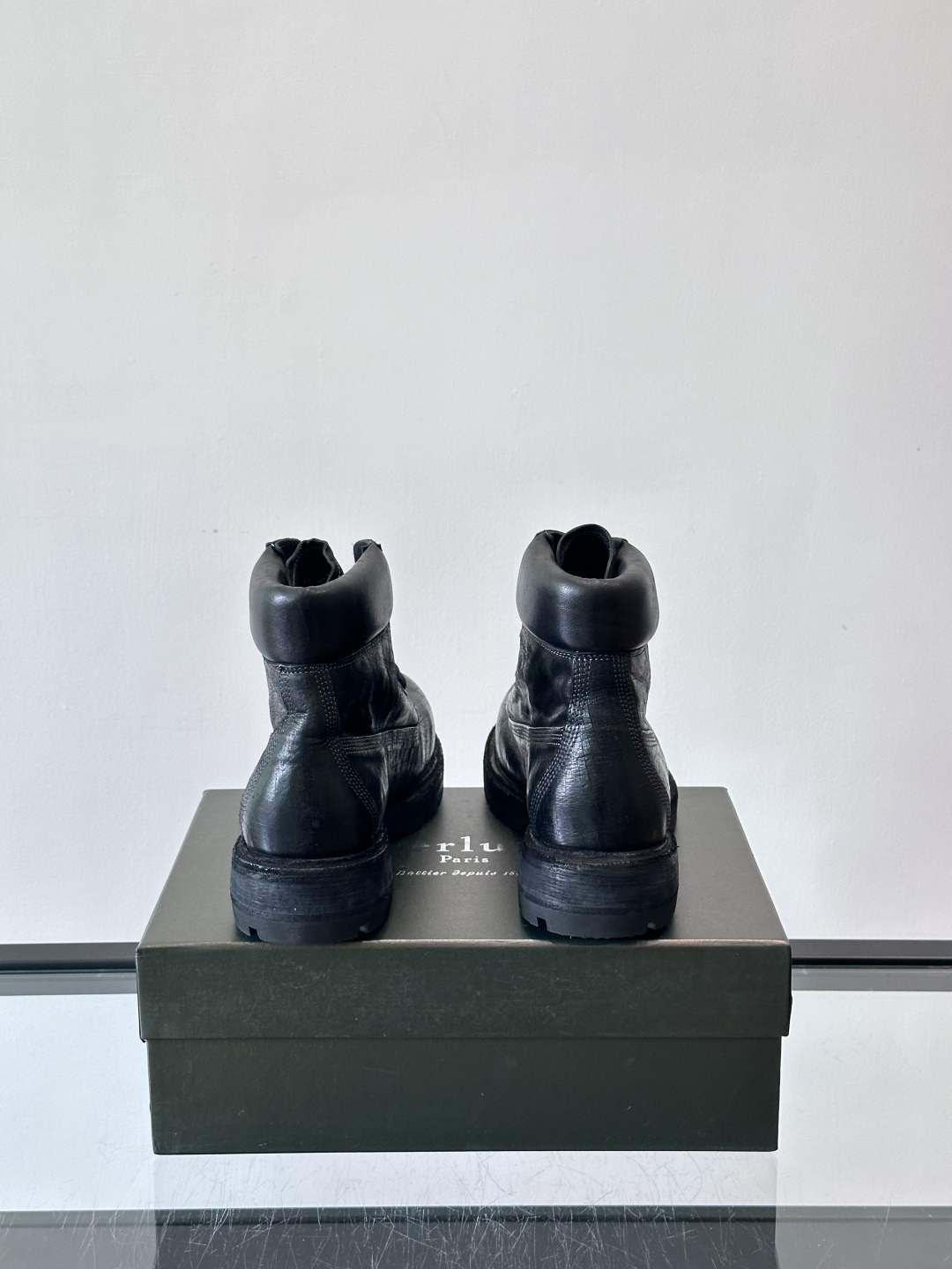 BERLUT*布鲁提 男士新款秋冬马皮系带靴这款靴子采用水洗马皮鞋面打造，鞋身手工擦色工艺处理。简约光面