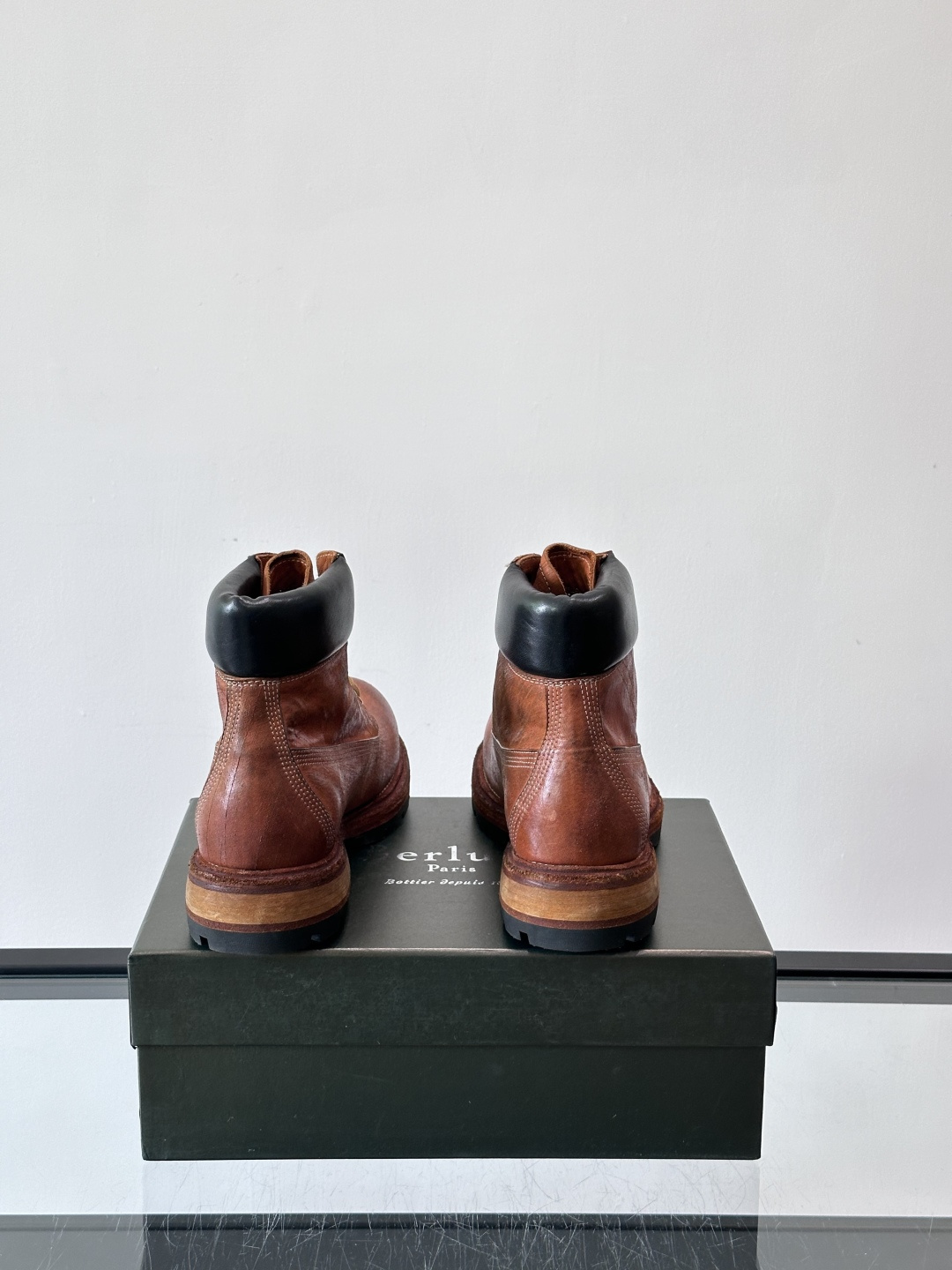 BERLUT*布鲁提 男士新款秋冬马皮系带靴这款靴子采用水洗马皮鞋面打造，鞋身手工擦色工艺处理。简约光面