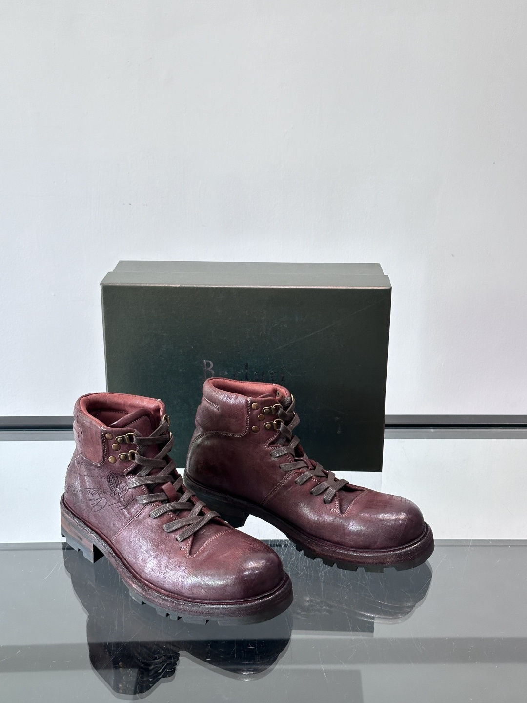 BERLUT*布鲁提 男士新款秋冬马皮系带靴这款靴子采用水洗马皮鞋面打造，鞋身手工擦色工艺处理。简约光面