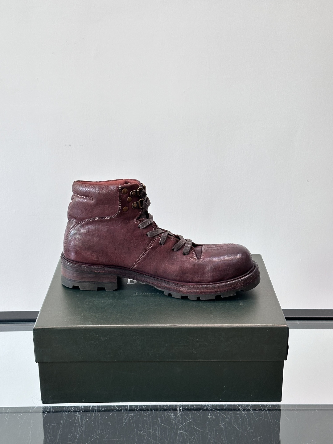 BERLUT*布鲁提 男士新款秋冬马皮系带靴这款靴子采用水洗马皮鞋面打造，鞋身手工擦色工艺处理。简约光面