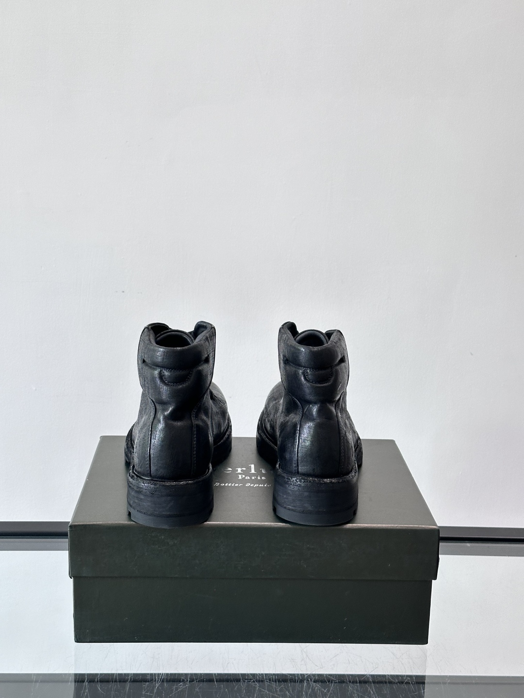 BERLUT*布鲁提 男士新款秋冬马皮系带靴这款靴子采用水洗马皮鞋面打造，鞋身手工擦色工艺处理。简约光面