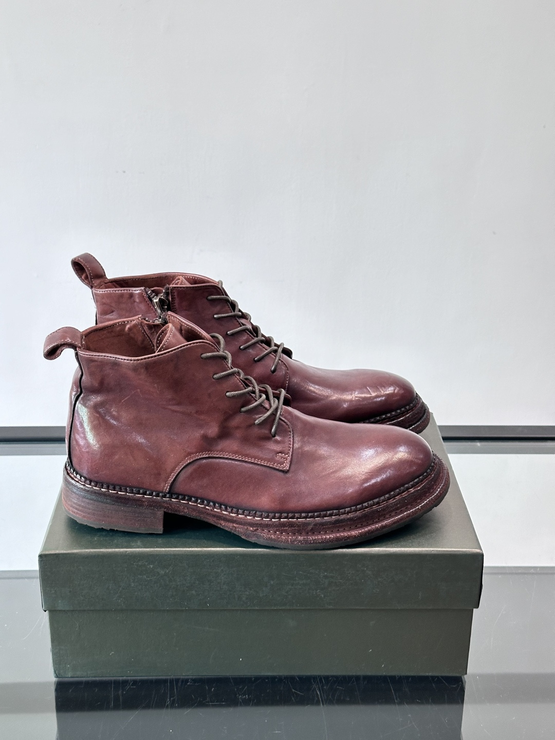 BERLUT*布鲁提 男士新款秋冬马皮系带靴这款靴子采用水洗马皮鞋面打造，鞋身手工擦色工艺处理。简约光面