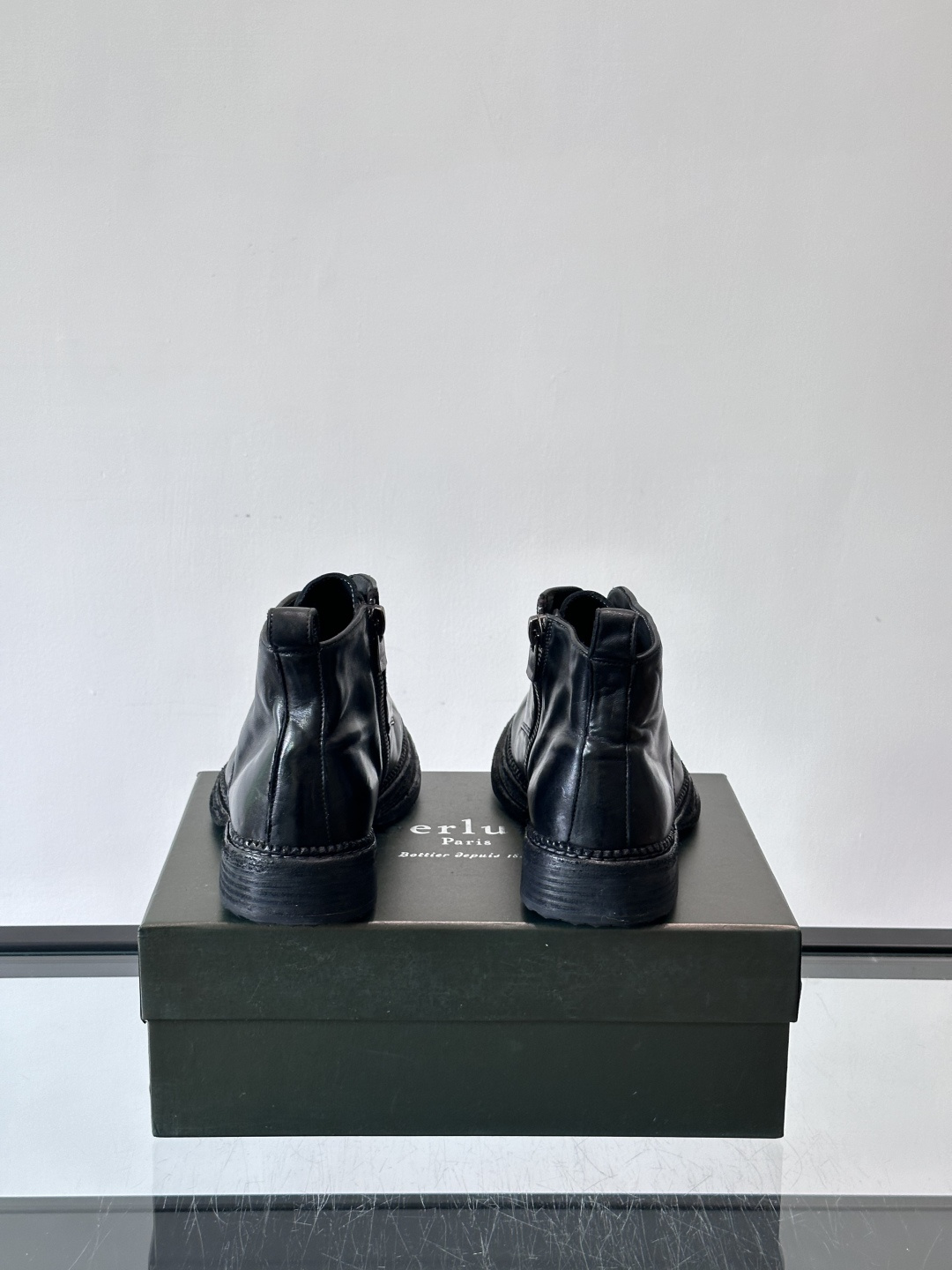 BERLUT*布鲁提 男士新款秋冬马皮系带靴这款靴子采用水洗马皮鞋面打造，鞋身手工擦色工艺处理。简约光面