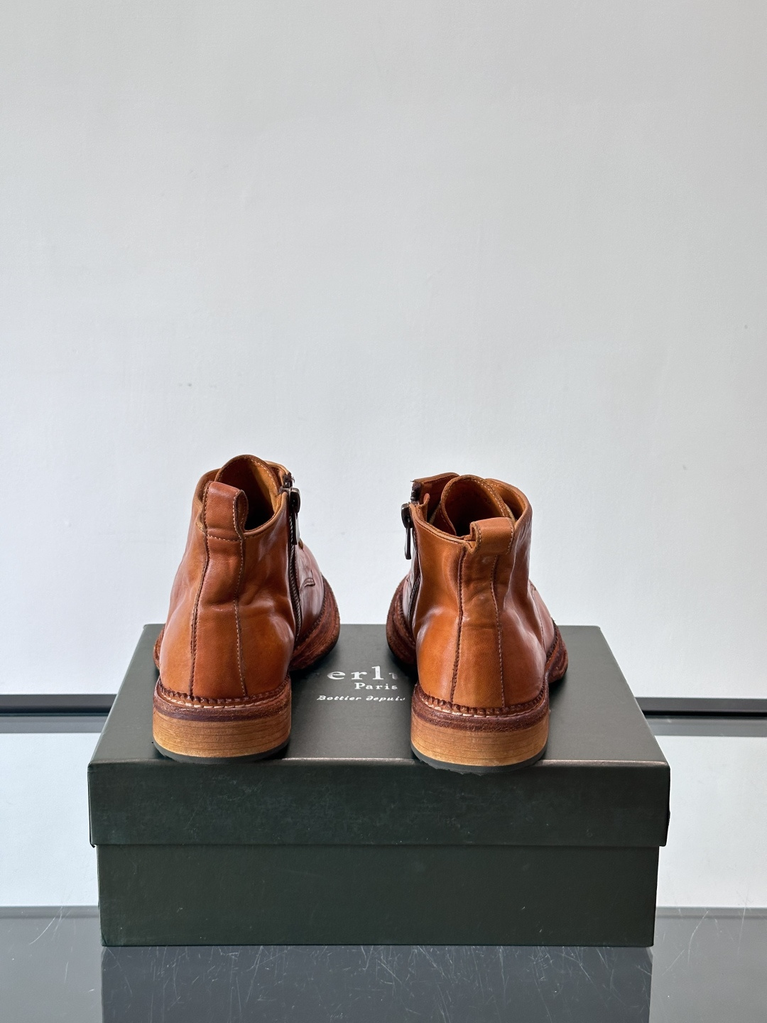 BERLUT*布鲁提 男士新款秋冬马皮系带靴这款靴子采用水洗马皮鞋面打造，鞋身手工擦色工艺处理。简约光面