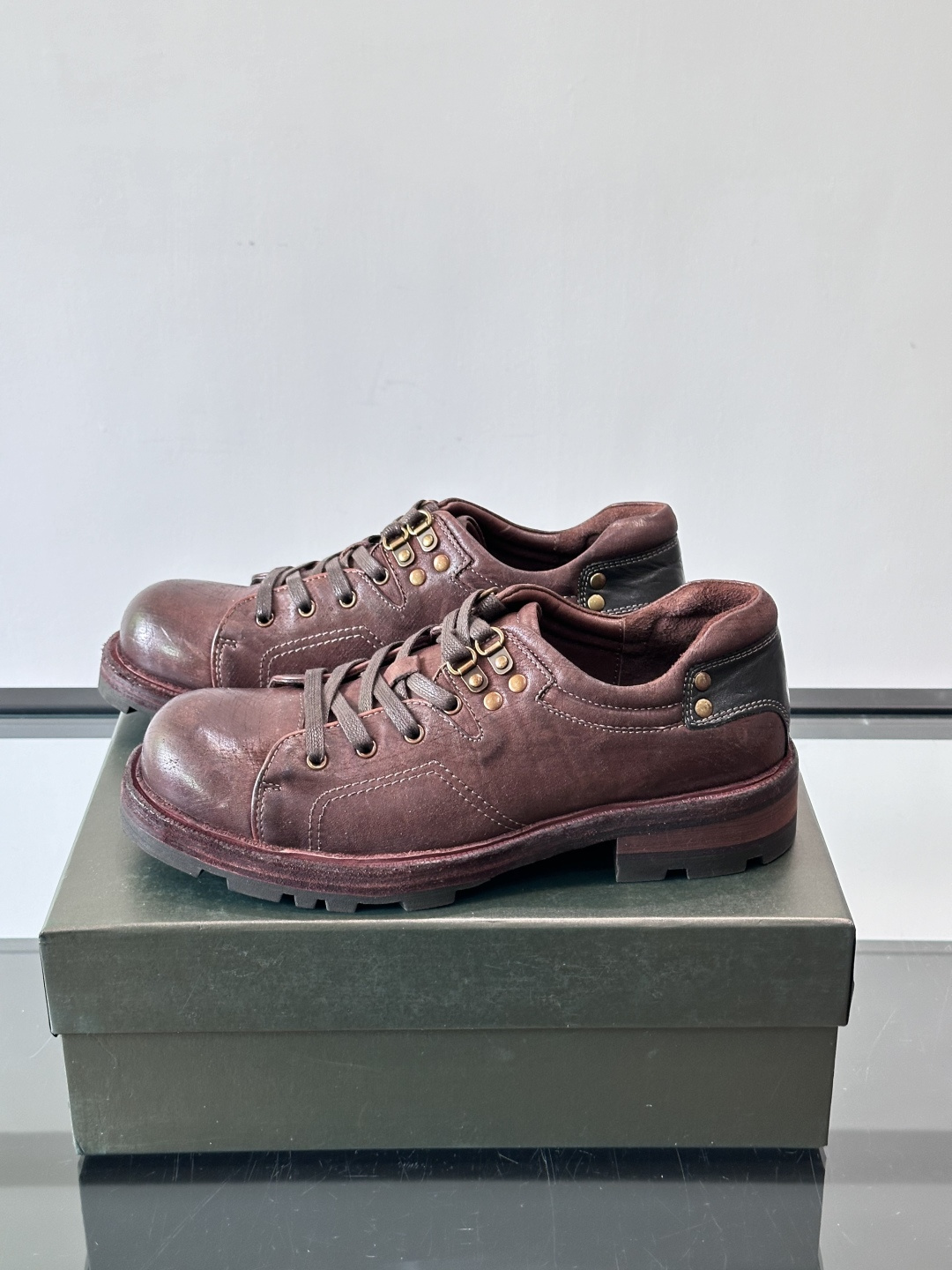 BERLUT*布鲁提 男士新款秋冬系带乐福鞋👞这款乐福鞋👞采用水洗马皮鞋面打造，鞋身手工擦色工艺处理。简