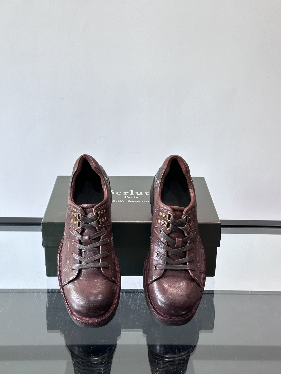 BERLUT*布鲁提 男士新款秋冬系带乐福鞋👞这款乐福鞋👞采用水洗马皮鞋面打造，鞋身手工擦色工艺处理。简