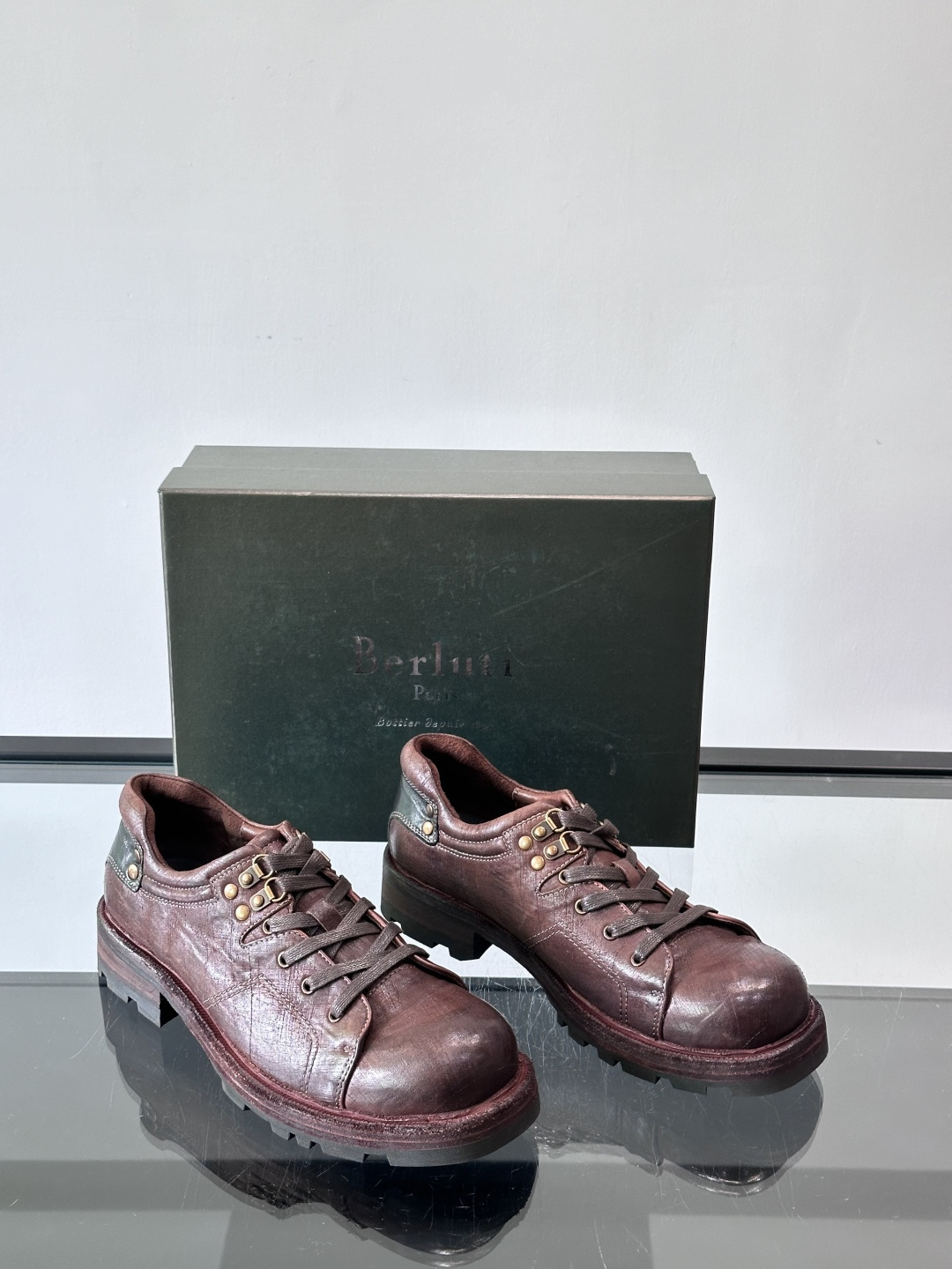 BERLUT*布鲁提 男士新款秋冬系带乐福鞋👞这款乐福鞋👞采用水洗马皮鞋面打造，鞋身手工擦色工艺处理。简