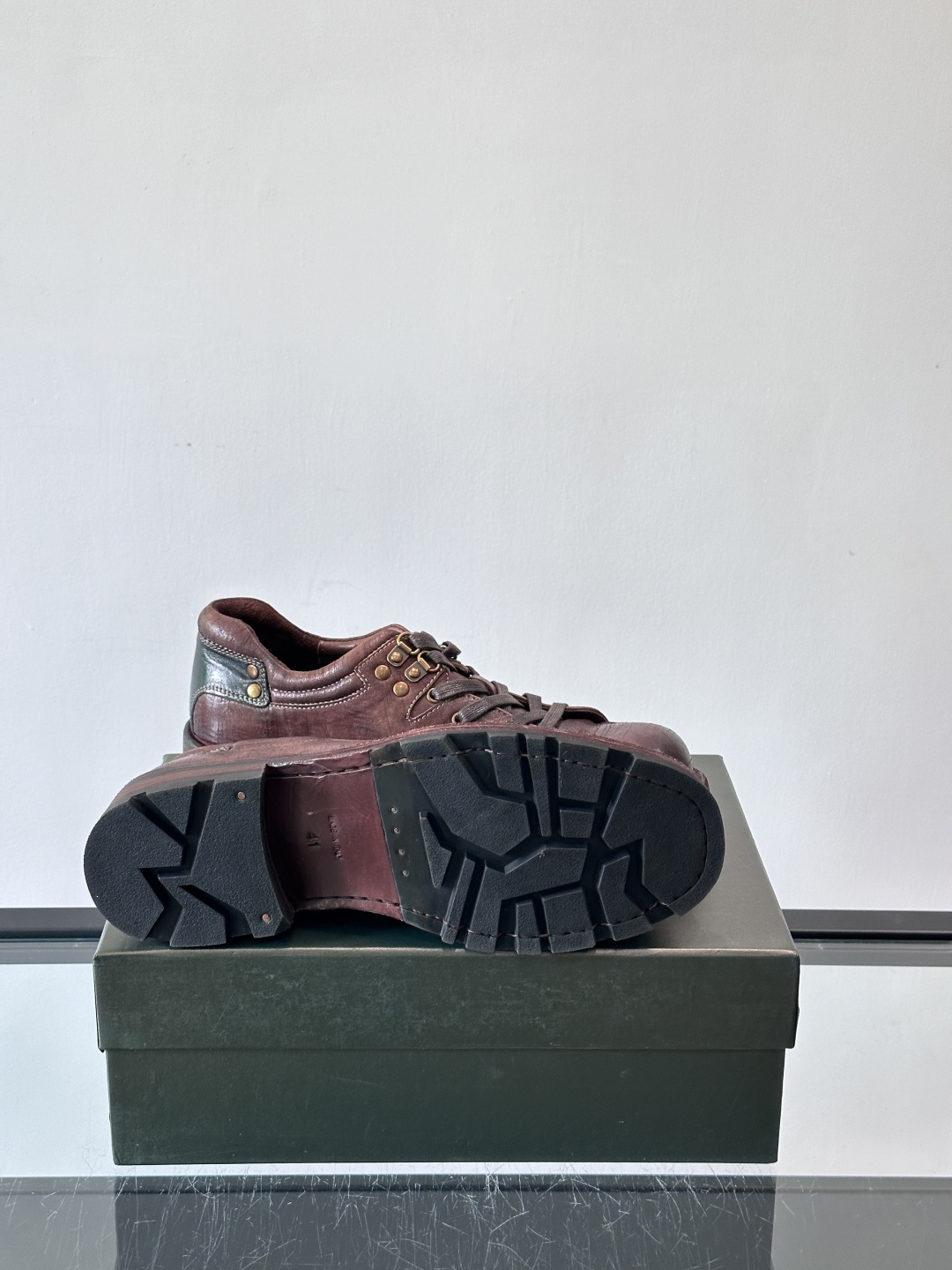 BERLUT*布鲁提 男士新款秋冬系带乐福鞋👞这款乐福鞋👞采用水洗马皮鞋面打造，鞋身手工擦色工艺处理。简