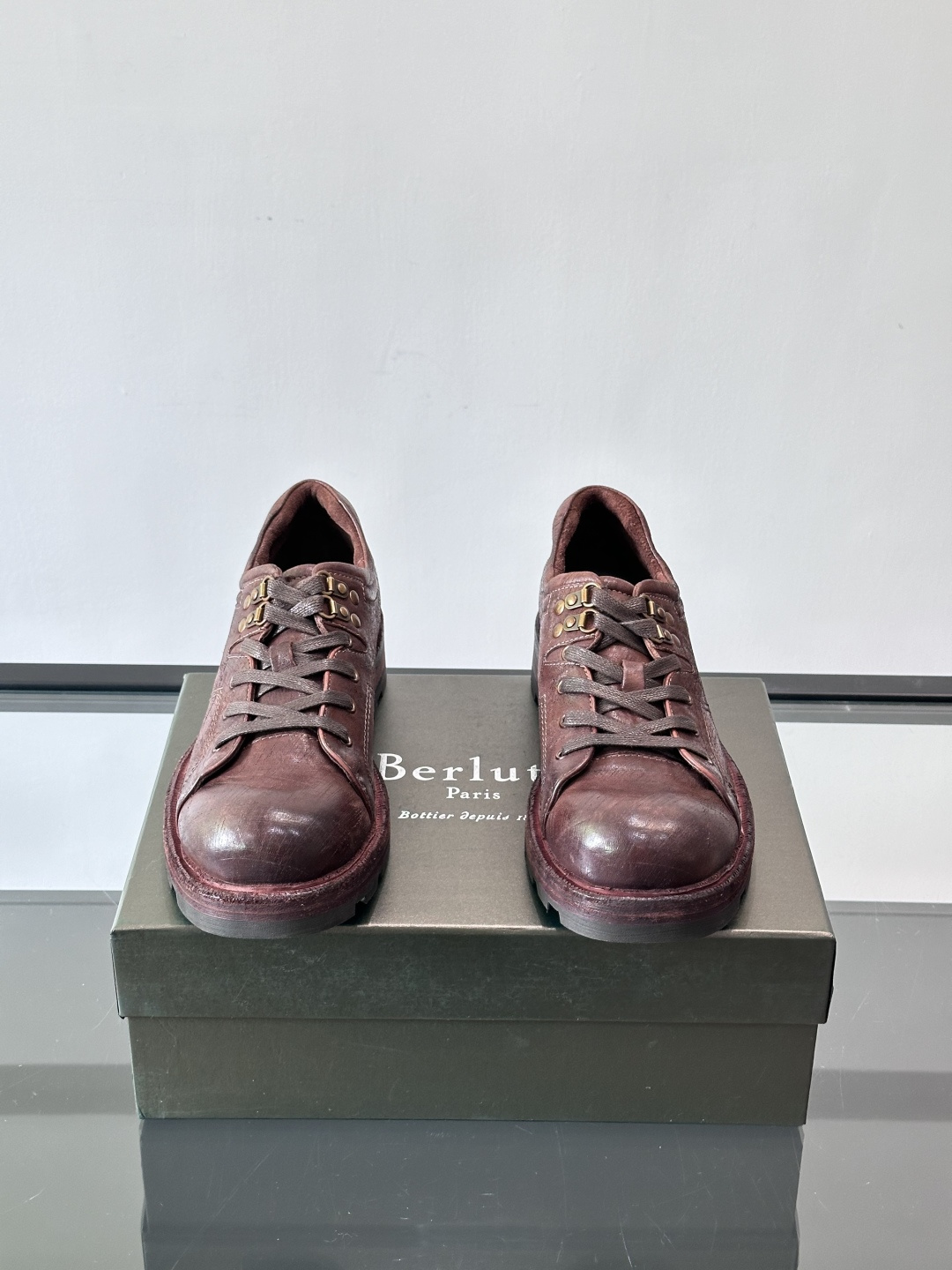 BERLUT*布鲁提 男士新款秋冬系带乐福鞋👞这款乐福鞋👞采用水洗马皮鞋面打造，鞋身手工擦色工艺处理。简