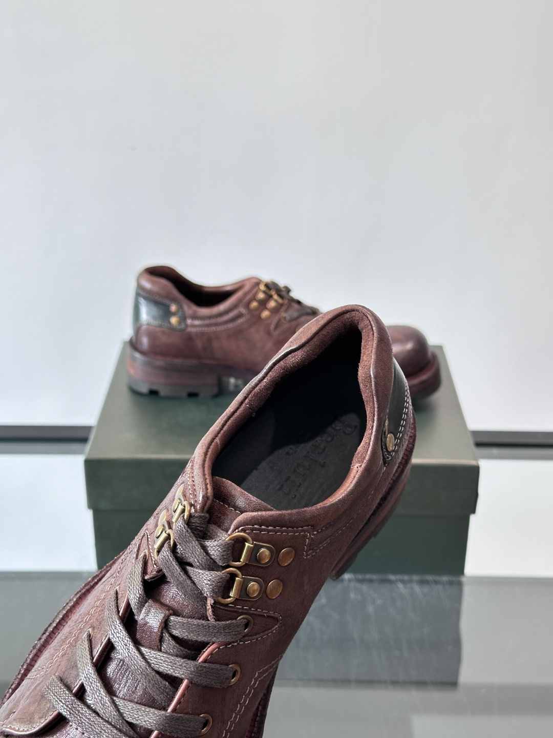 BERLUT*布鲁提 男士新款秋冬系带乐福鞋👞这款乐福鞋👞采用水洗马皮鞋面打造，鞋身手工擦色工艺处理。简