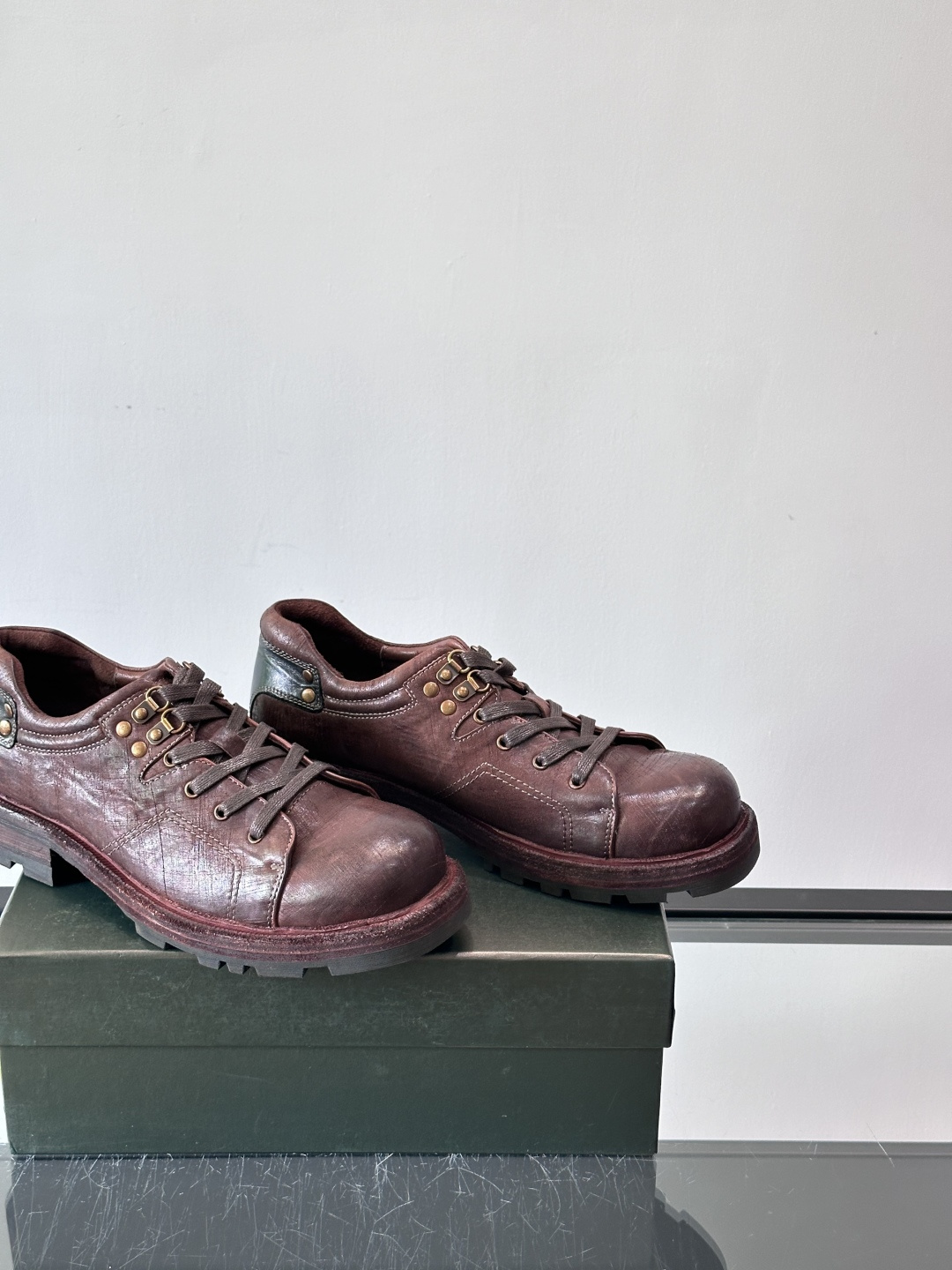 BERLUT*布鲁提 男士新款秋冬系带乐福鞋👞这款乐福鞋👞采用水洗马皮鞋面打造，鞋身手工擦色工艺处理。简