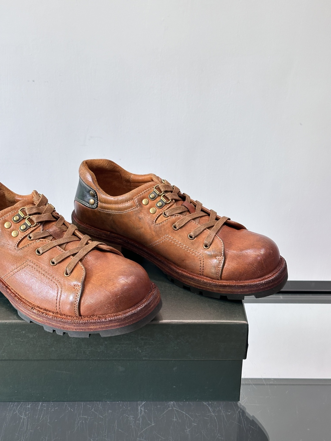 BERLUT*布鲁提 男士新款秋冬系带乐福鞋👞这款乐福鞋👞采用水洗马皮鞋面打造，鞋身手工擦色工艺处理。简