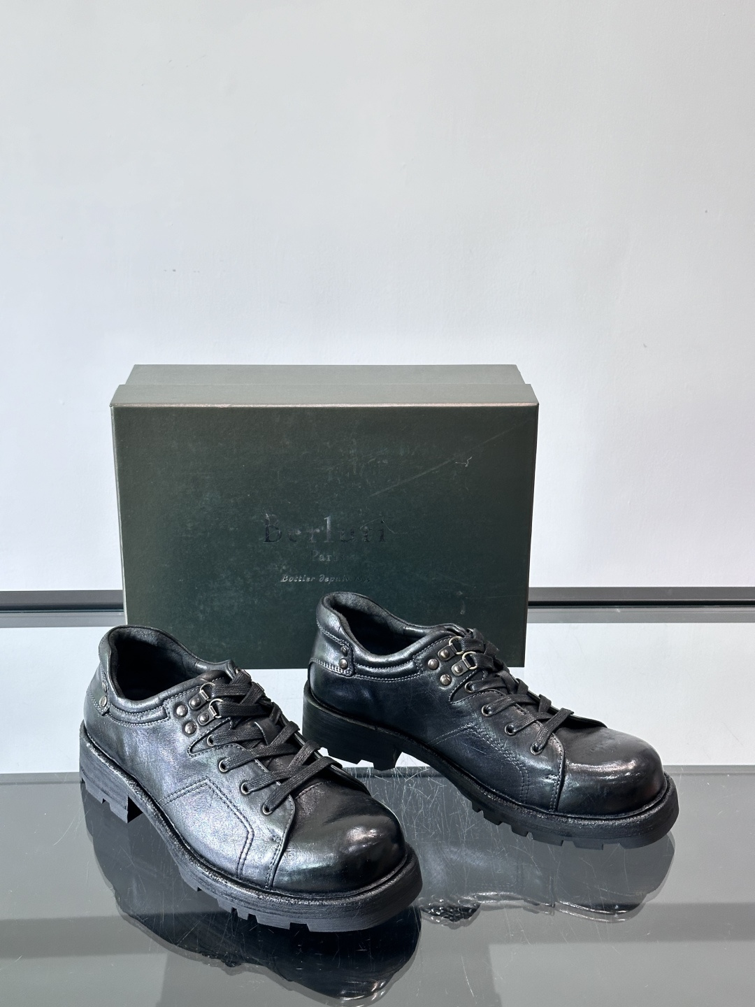 BERLUT*布鲁提 男士新款秋冬系带乐福鞋👞这款乐福鞋👞采用水洗马皮鞋面打造，鞋身手工擦色工艺处理。简