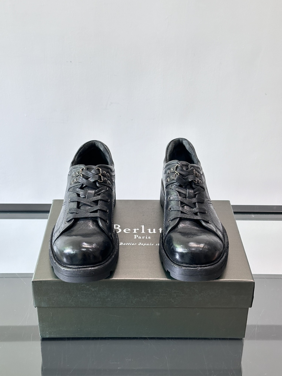 BERLUT*布鲁提 男士新款秋冬系带乐福鞋👞这款乐福鞋👞采用水洗马皮鞋面打造，鞋身手工擦色工艺处理。简