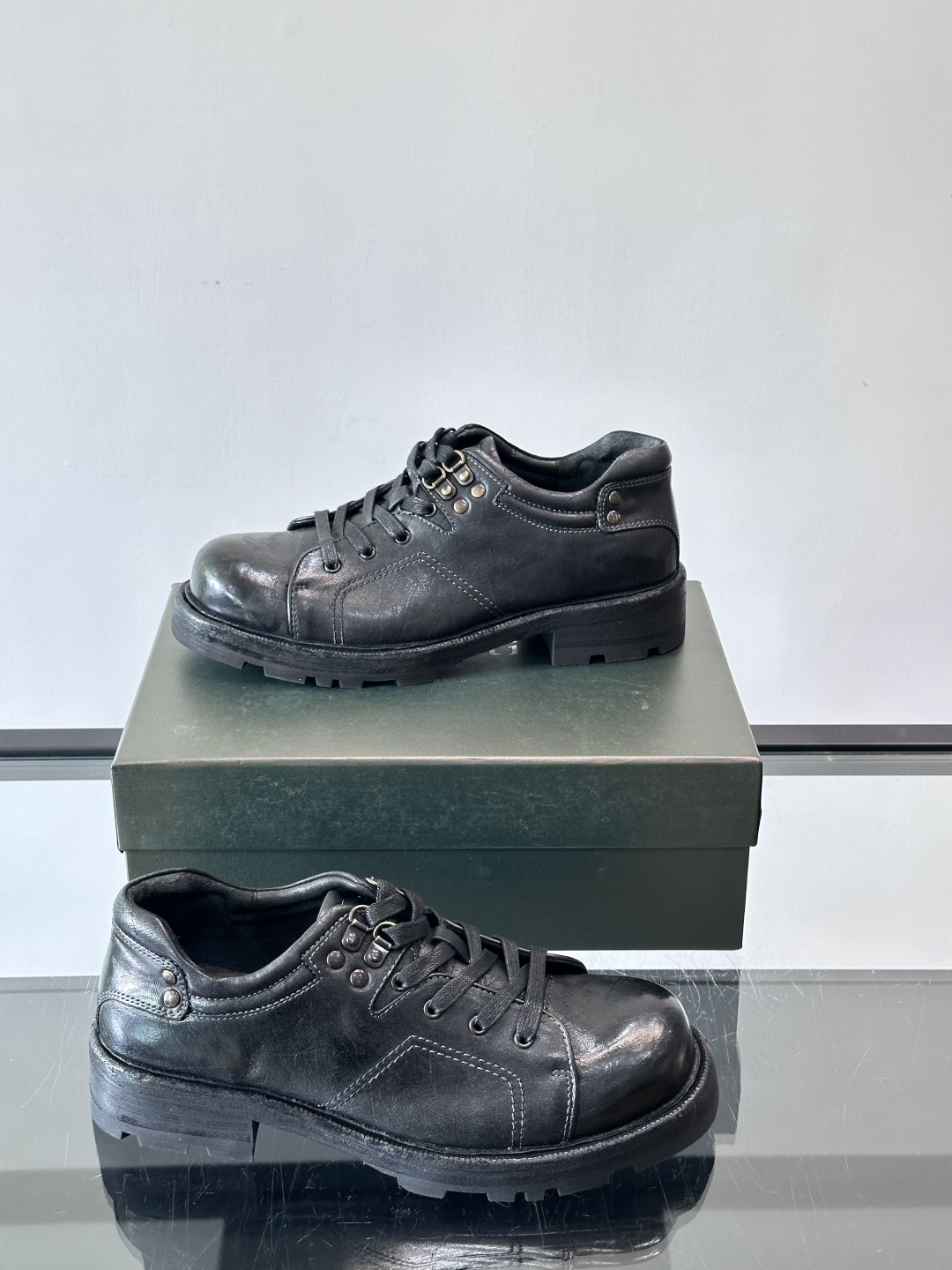 BERLUT*布鲁提 男士新款秋冬系带乐福鞋👞这款乐福鞋👞采用水洗马皮鞋面打造，鞋身手工擦色工艺处理。简