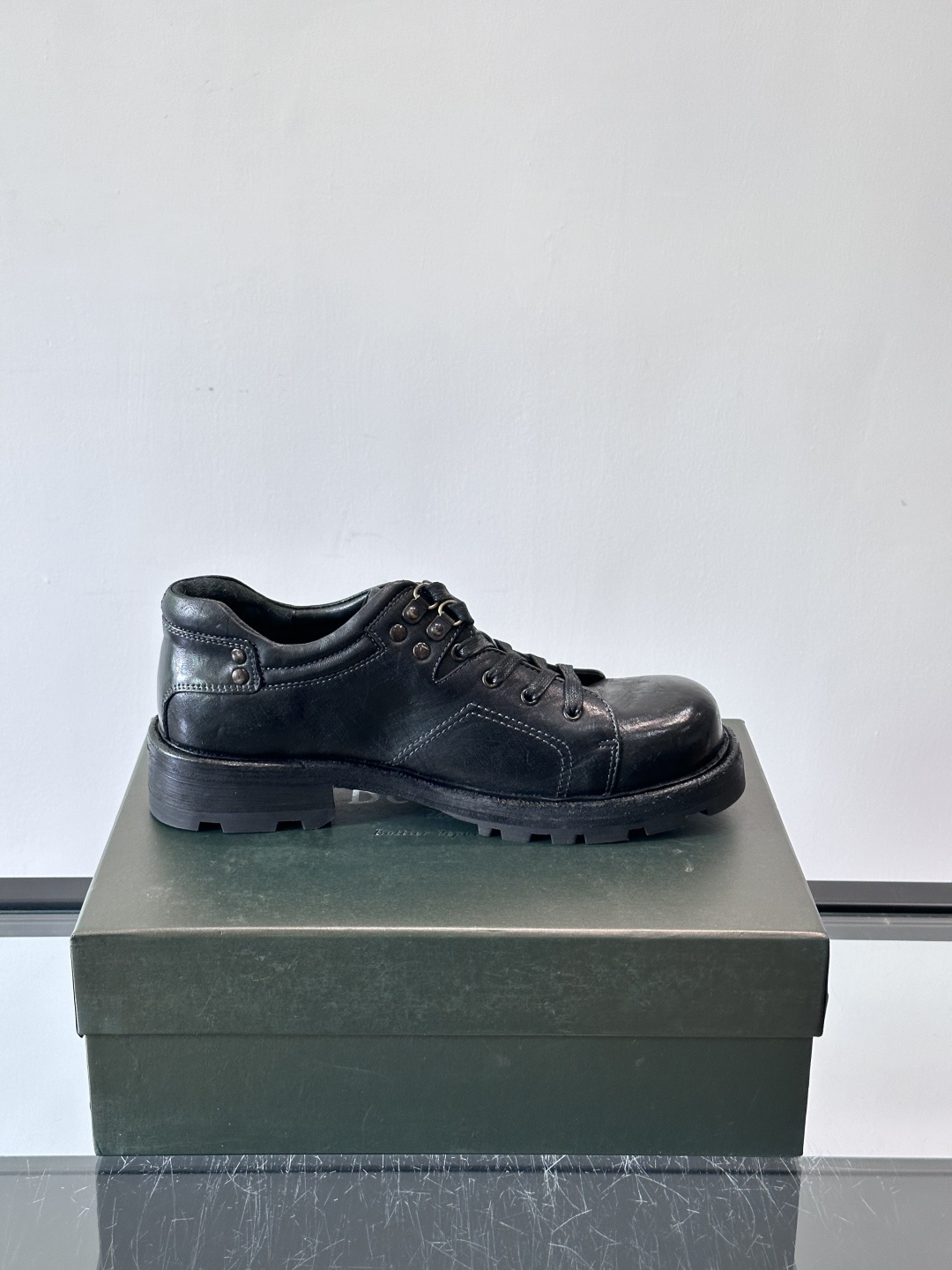 BERLUT*布鲁提 男士新款秋冬系带乐福鞋👞这款乐福鞋👞采用水洗马皮鞋面打造，鞋身手工擦色工艺处理。简