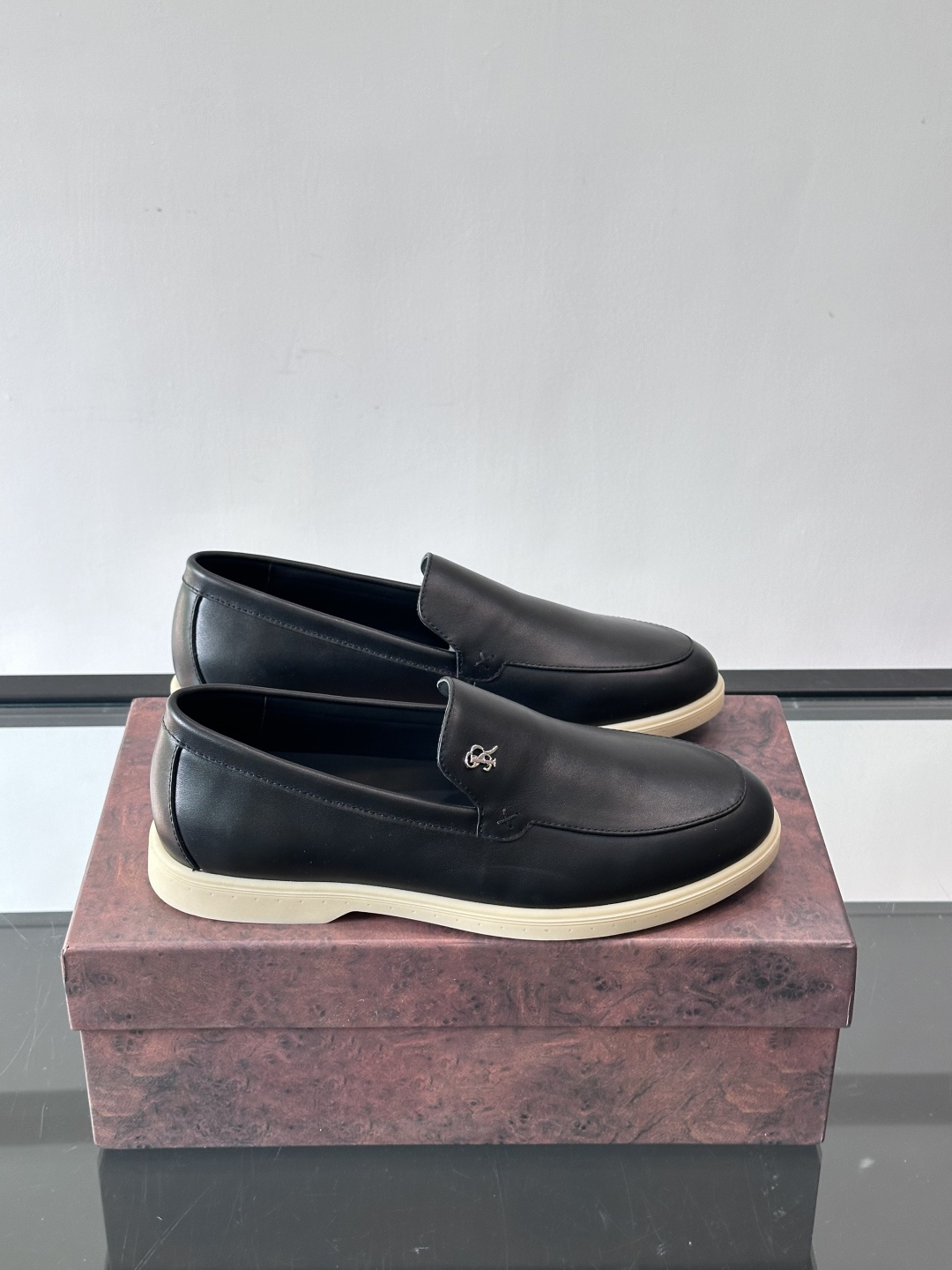 Stefano Ricci男士乐福鞋选，色调超温柔，质感细腻又高级。内里软牛皮+天然橡胶鞋底，穿着舒适不