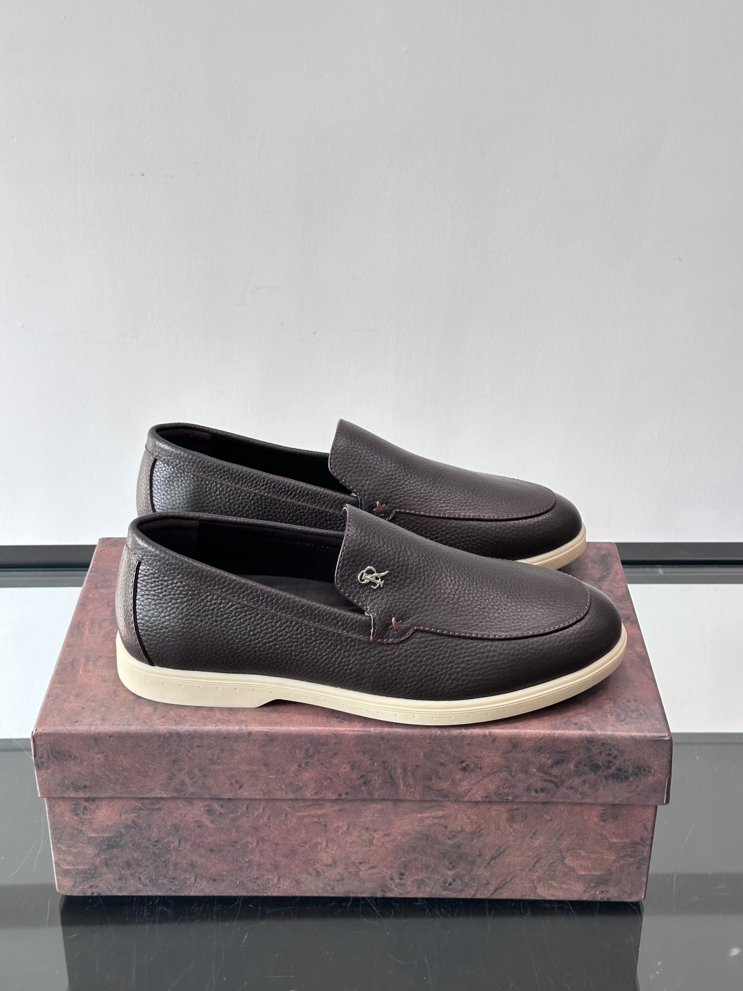 Stefano Ricci男士乐福鞋选，色调超温柔，质感细腻又高级。内里软牛皮+天然橡胶鞋底，穿着舒适不