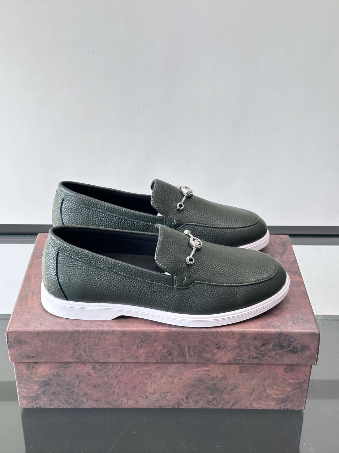 Stefano Ricci男士乐福鞋选，色调超温柔，质感细腻又高级。内里软牛皮+天然橡胶鞋底，穿着舒适不