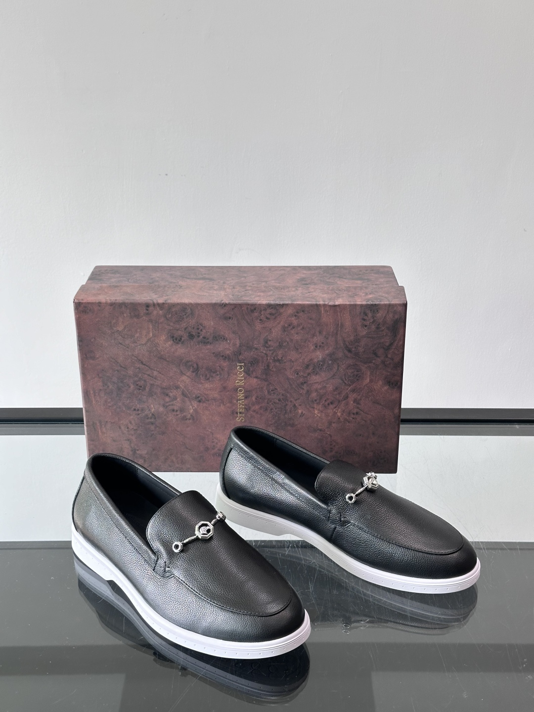 Stefano Ricci男士乐福鞋选，色调超温柔，质感细腻又高级。内里软牛皮+天然橡胶鞋底，穿着舒适不