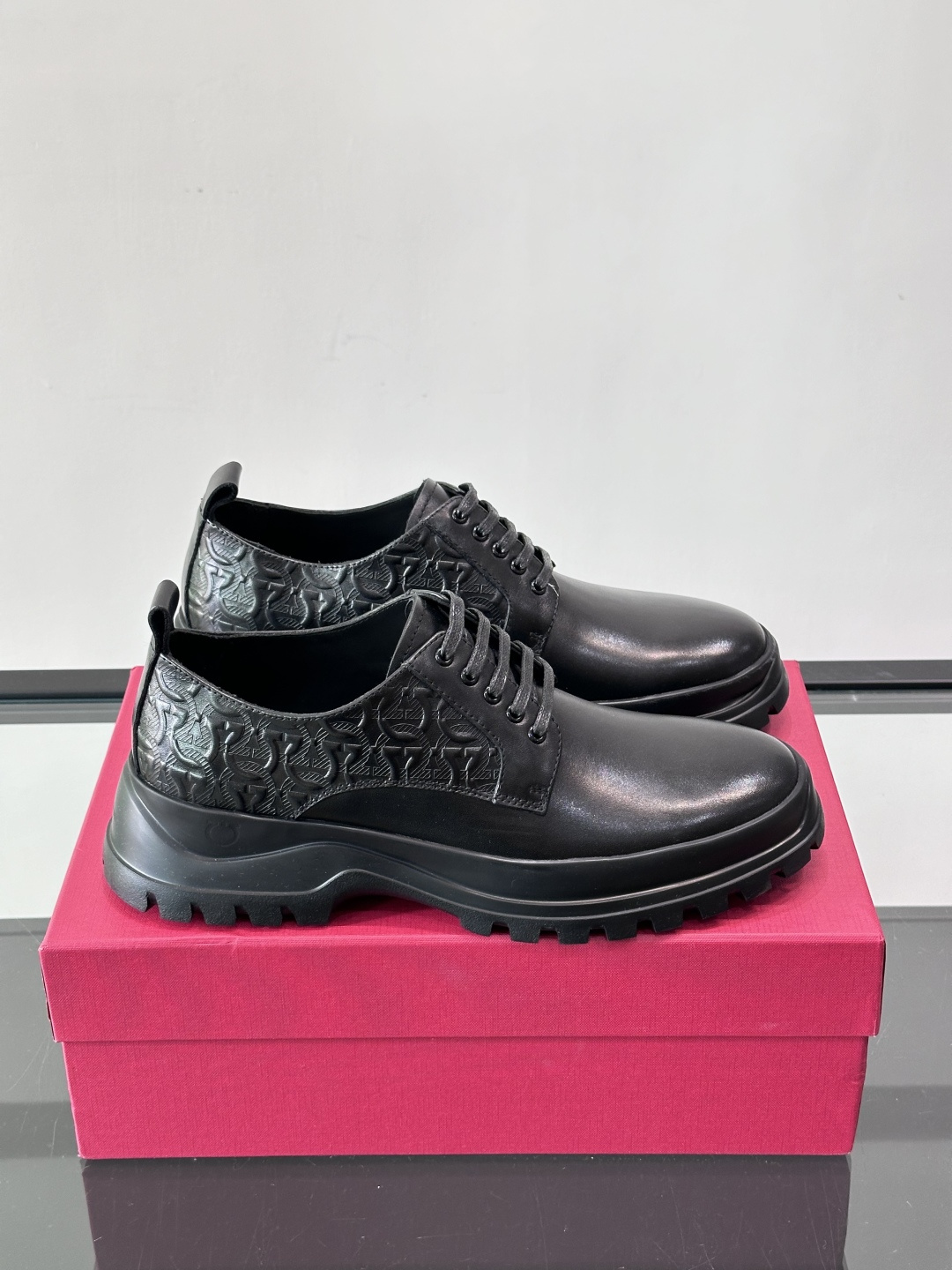 F🆕高端男士正装鞋休闲皮鞋，绅士臻享 型男必备 头层牛皮鞋面 皮质质感一览无余 小牛皮透气内里，橡胶防滑