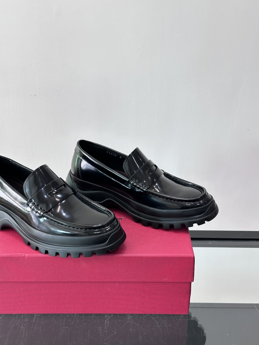 F🆕高端男士正装鞋休闲皮鞋，绅士臻享 型男必备 头层牛皮鞋面 皮质质感一览无余 小牛皮透气内里，橡胶防滑