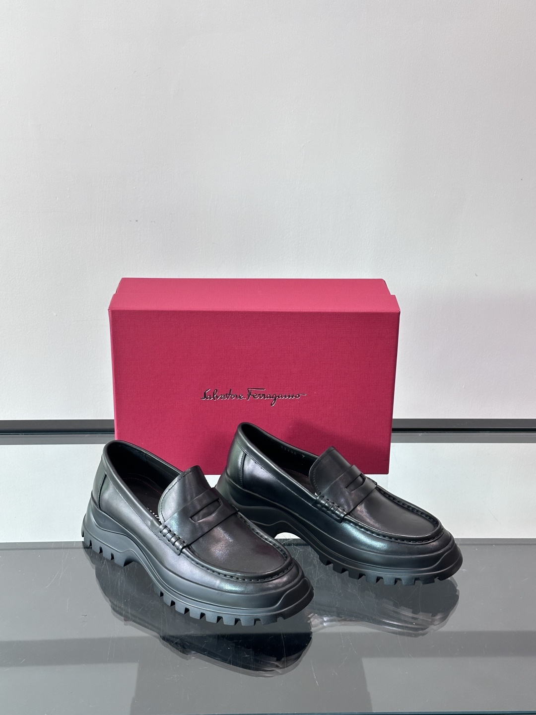 F🆕高端男士正装鞋休闲皮鞋，绅士臻享 型男必备 头层牛皮鞋面 皮质质感一览无余 小牛皮透气内里，橡胶防滑