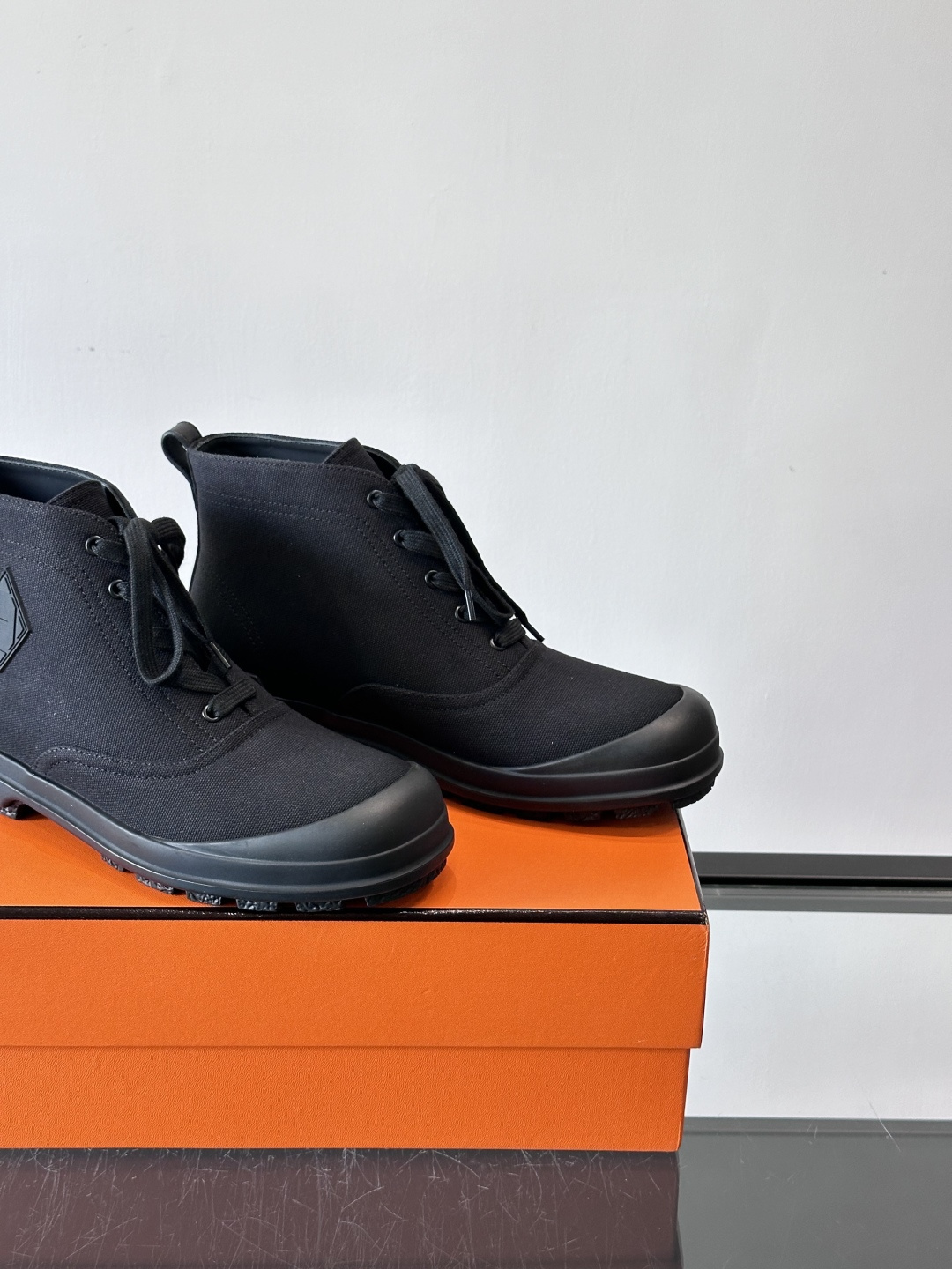 Hermès H Boot 短靴​​👞爱马仕H Boot短靴，采用优质小牛皮，米色+浅棕拼接，低调奢华。