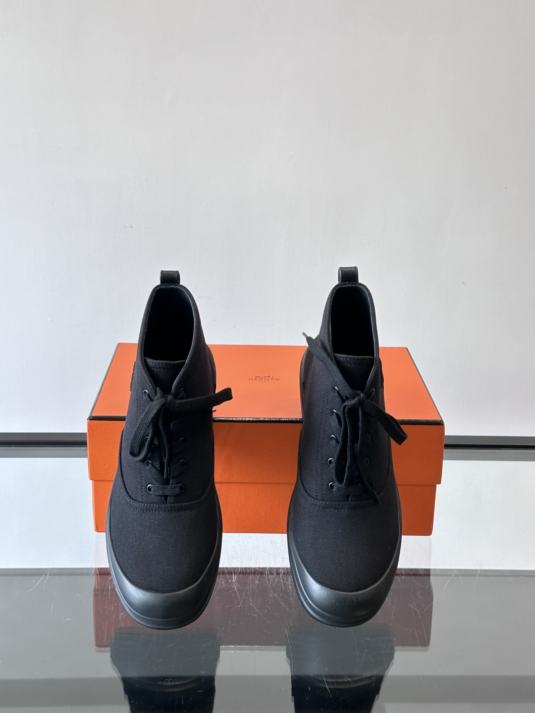Hermès H Boot 短靴​​👞爱马仕H Boot短靴，采用优质小牛皮，米色+浅棕拼接，低调奢华。