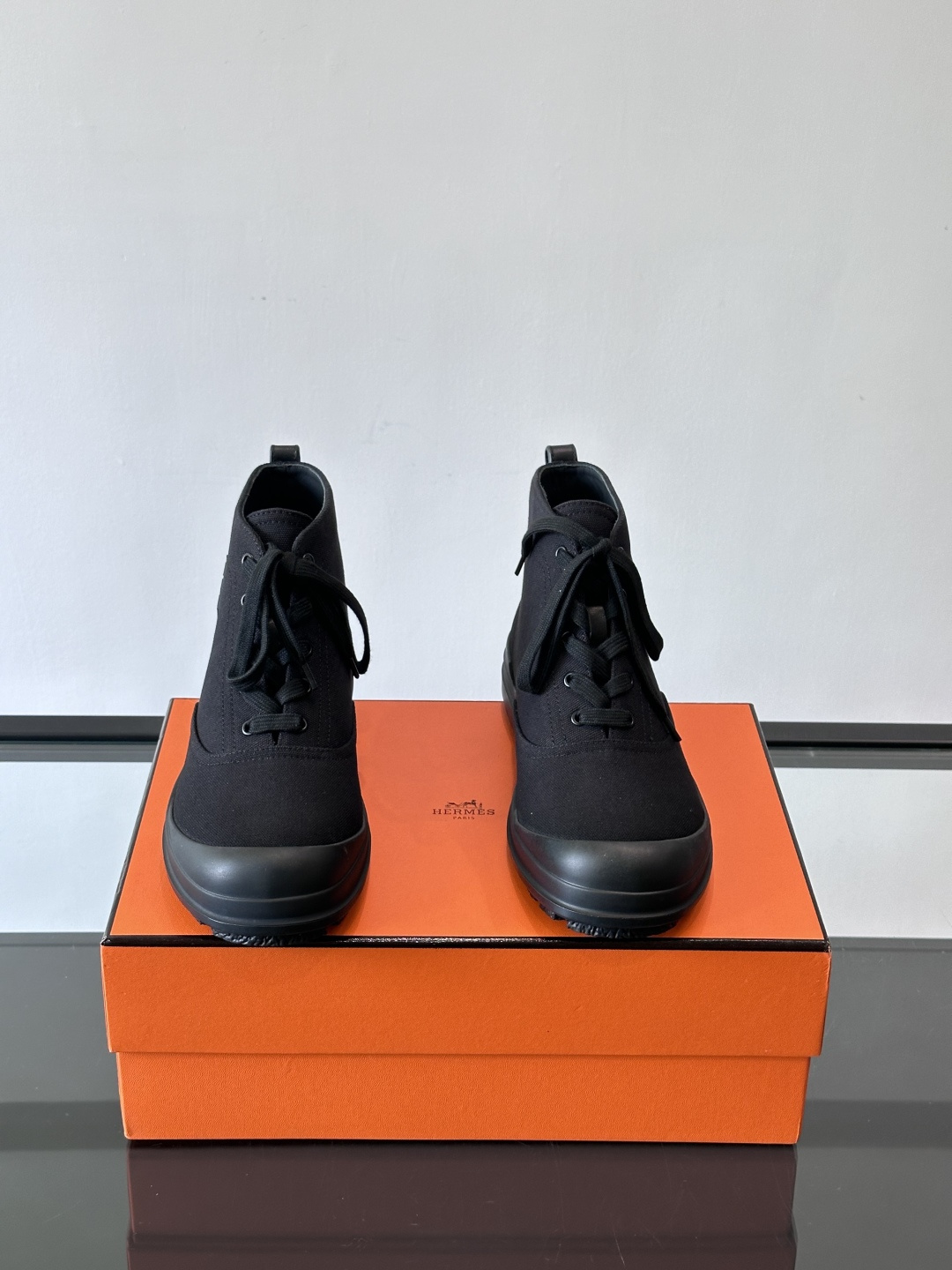 Hermès H Boot 短靴​​👞爱马仕H Boot短靴，采用优质小牛皮，米色+浅棕拼接，低调奢华。