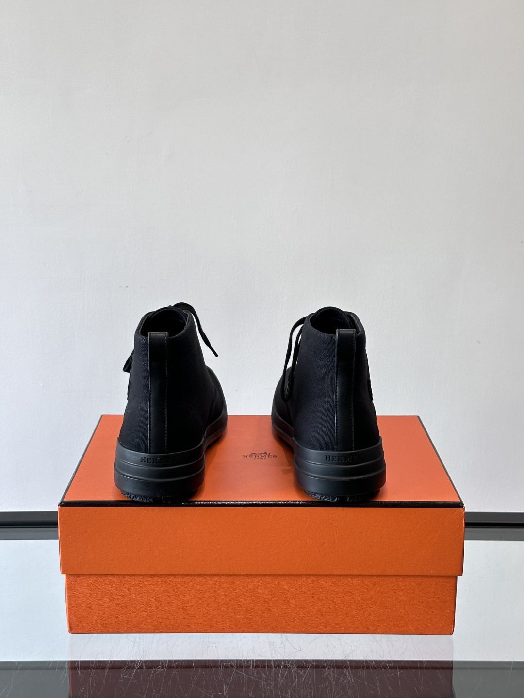 Hermès H Boot 短靴​​👞爱马仕H Boot短靴，采用优质小牛皮，米色+浅棕拼接，低调奢华。