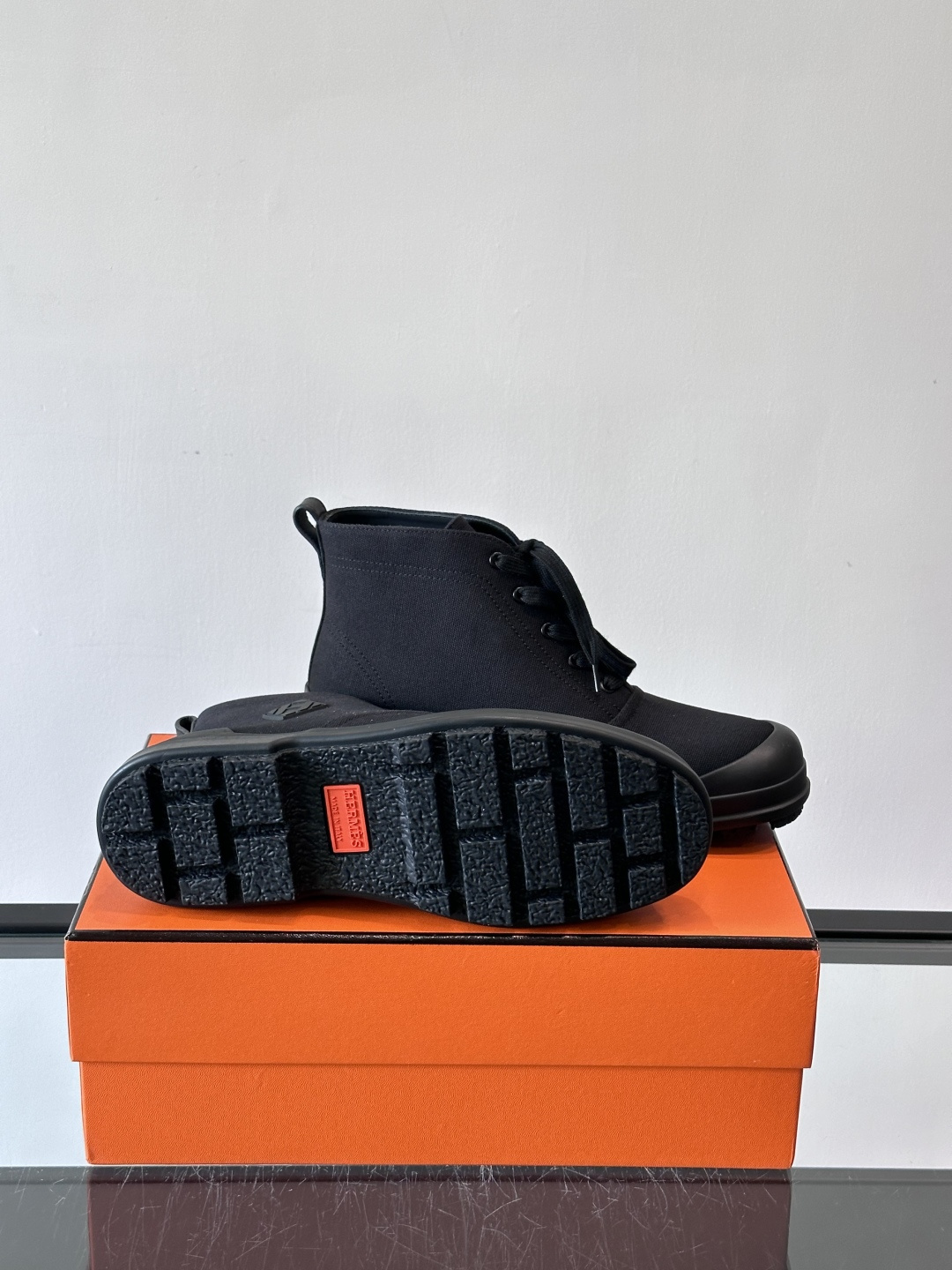 Hermès H Boot 短靴​​👞爱马仕H Boot短靴，采用优质小牛皮，米色+浅棕拼接，低调奢华。