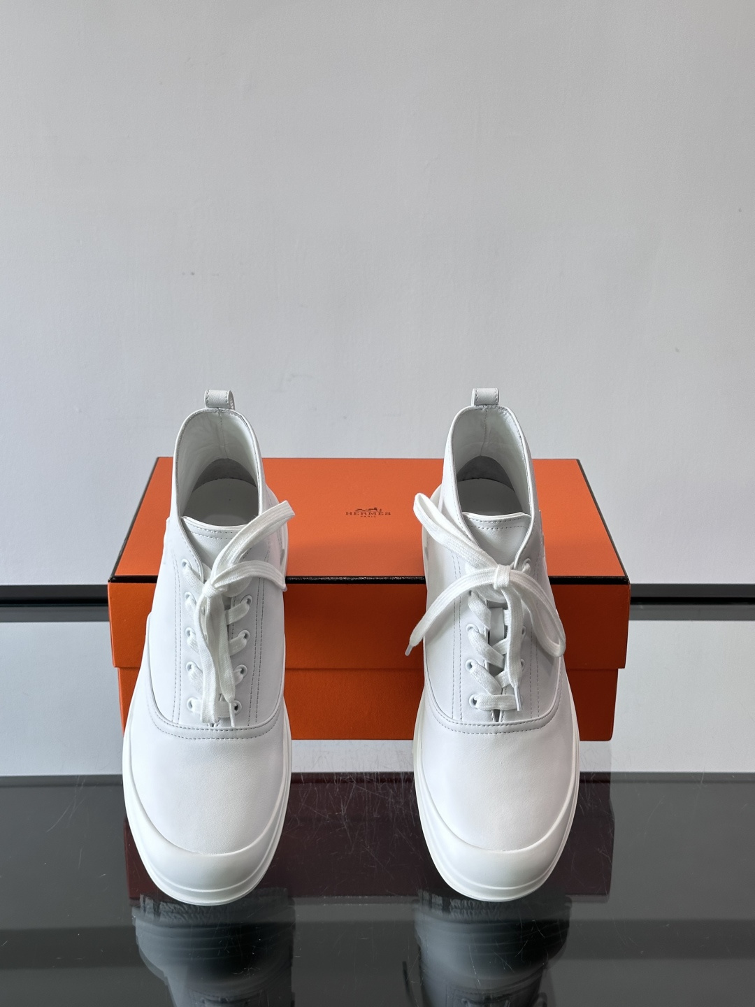 H爱马仕White H Boots，选用优质牛皮革，鞋面简约大方，侧面有经典“H”菱形标志，低调又奢华✨