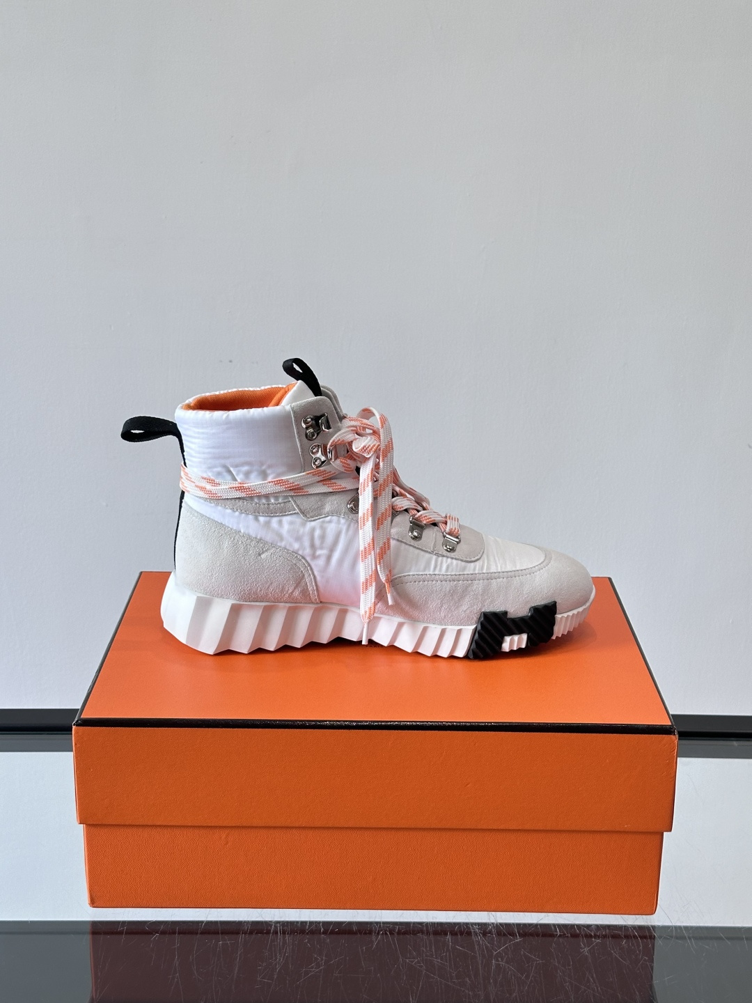 H爱马仕 Klimb运动鞋 大象灰/白色​​👟爱马仕Klimb运动鞋，防撕裂面料+麂皮山羊皮，质感满分又