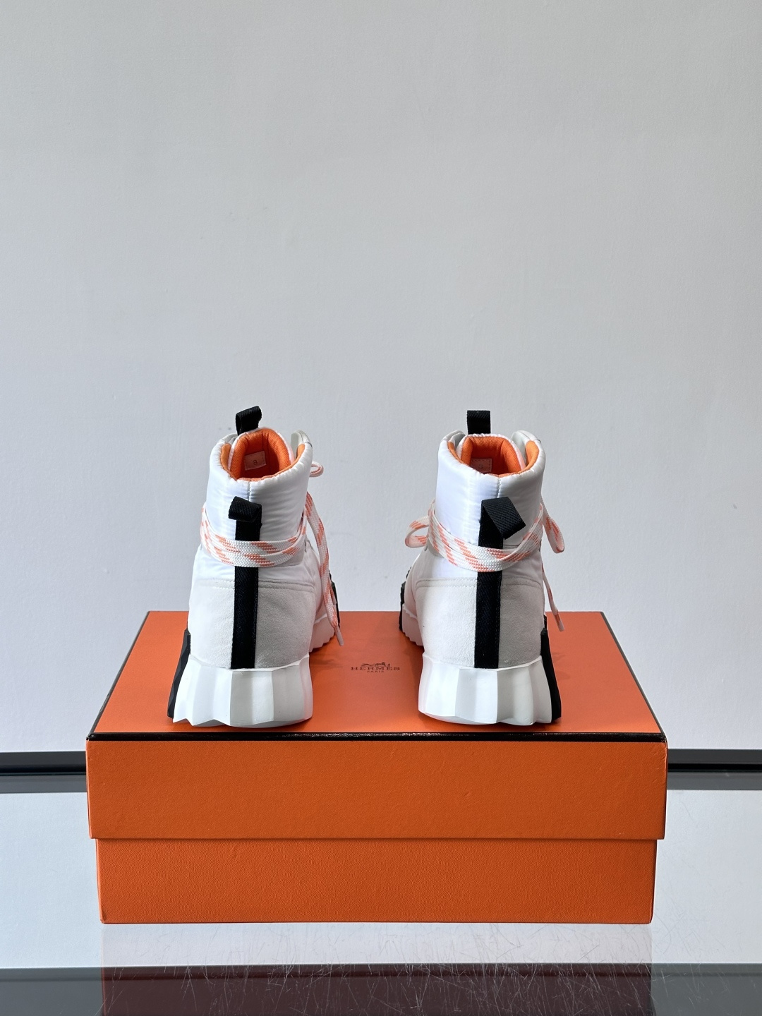 H爱马仕 Klimb运动鞋 大象灰/白色​​👟爱马仕Klimb运动鞋，防撕裂面料+麂皮山羊皮，质感满分又